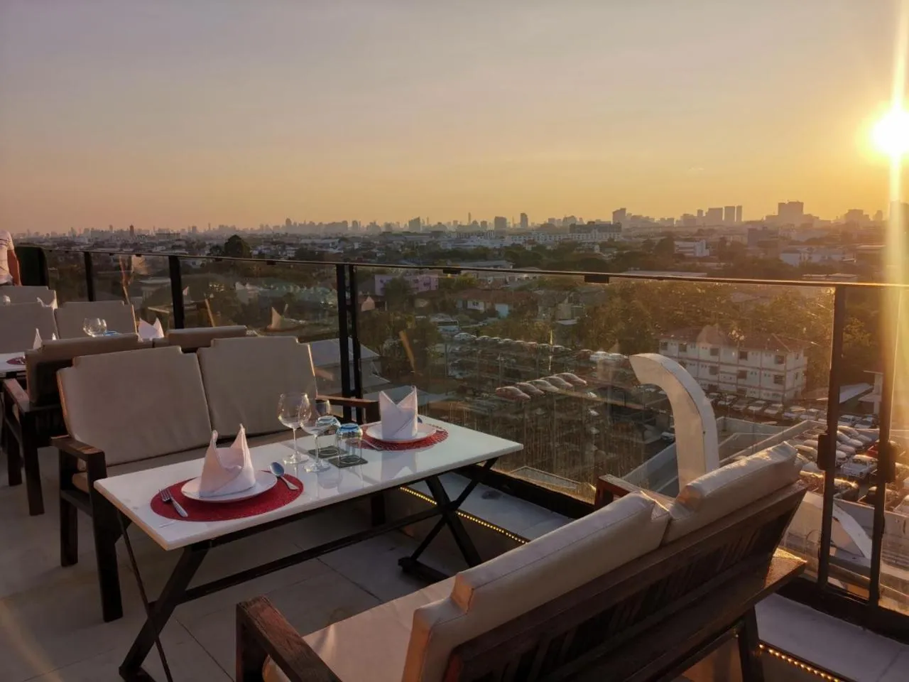 Nightclub / DJ in Sky dome resotel - โรงแรมสกายโดม รีโซเทล