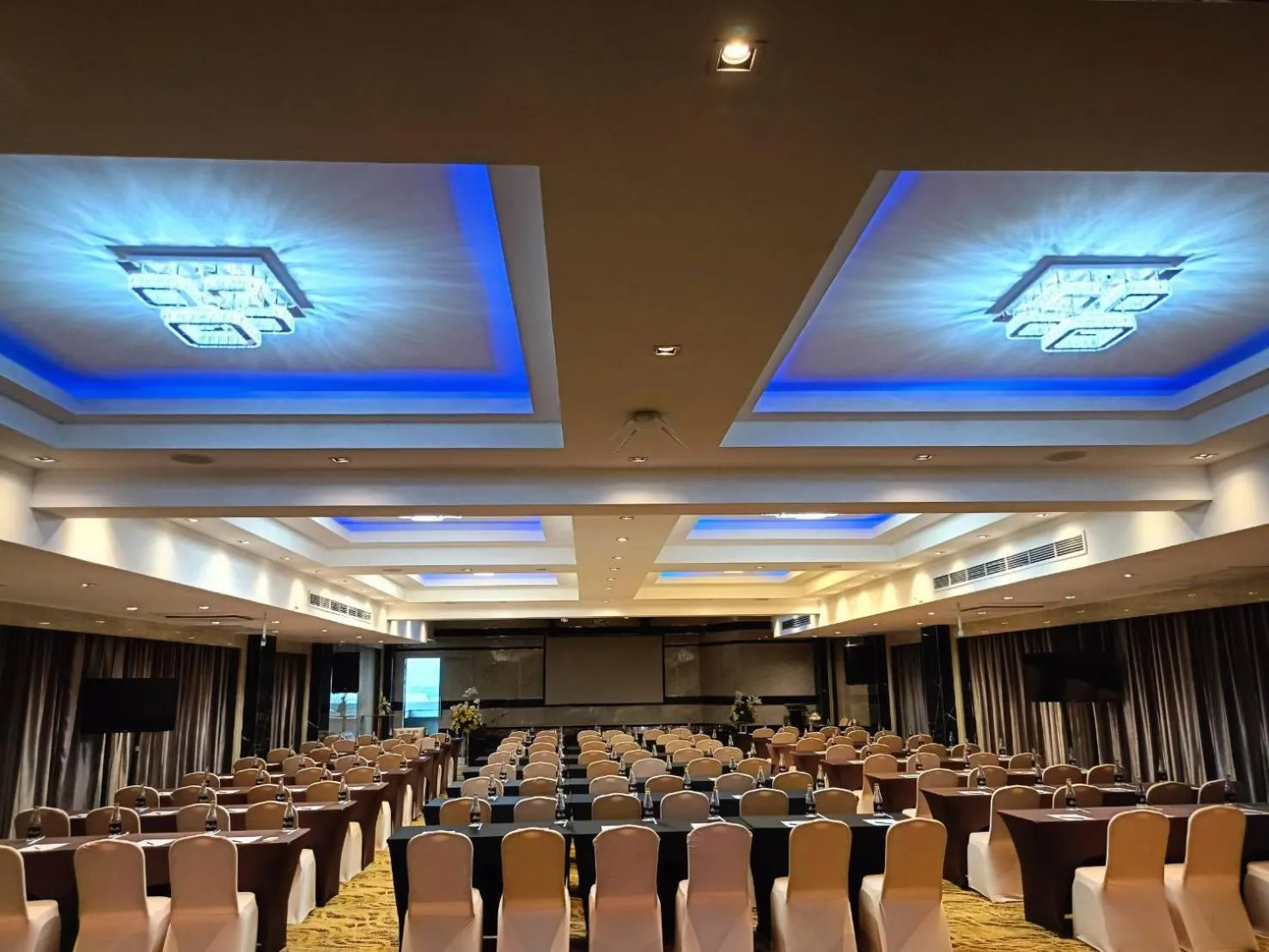 Meeting/conference room in Sky dome resotel - โรงแรมสกายโดม รีโซเทล