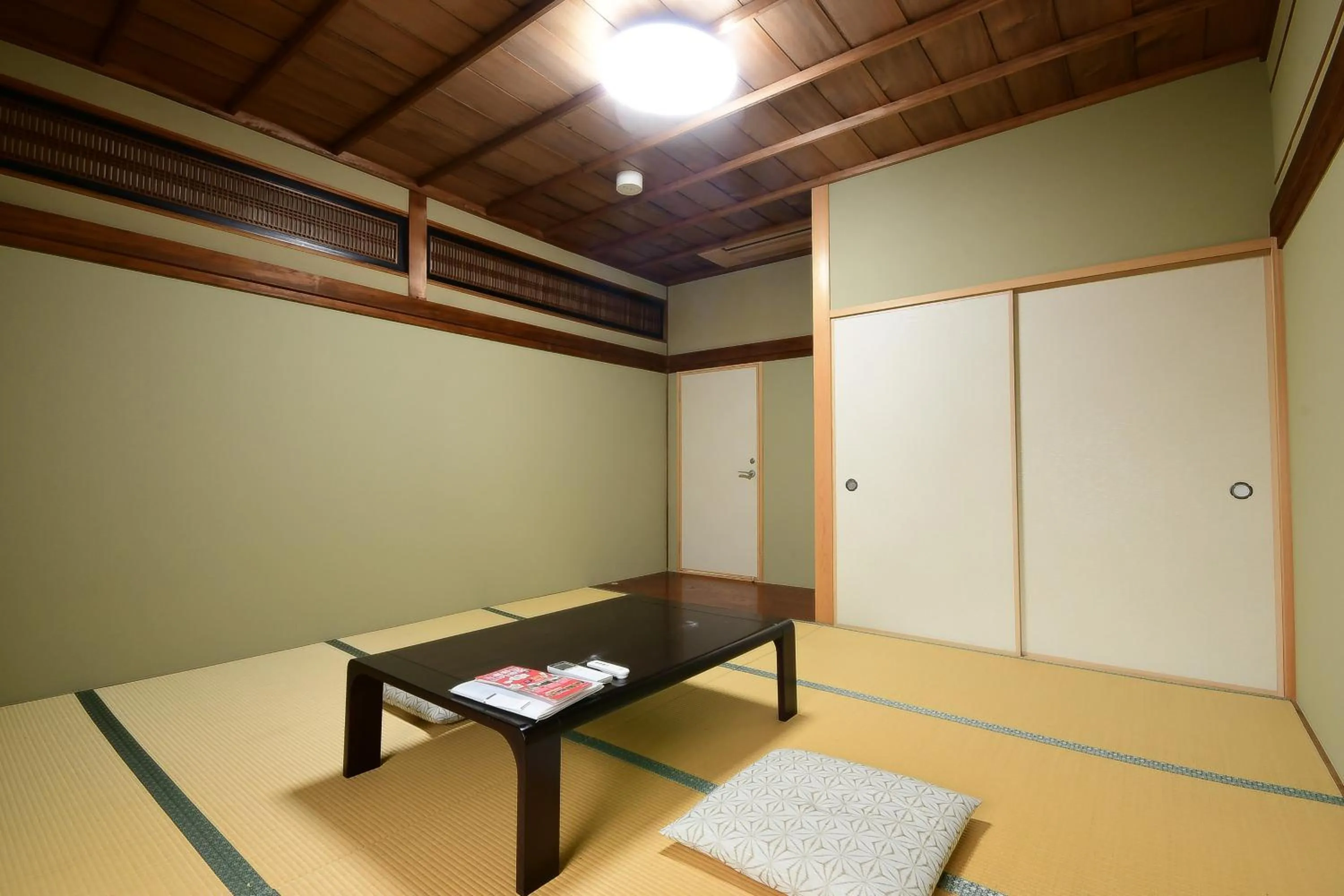 Photo of the whole room in Koyasan Shukubo Yochiin
