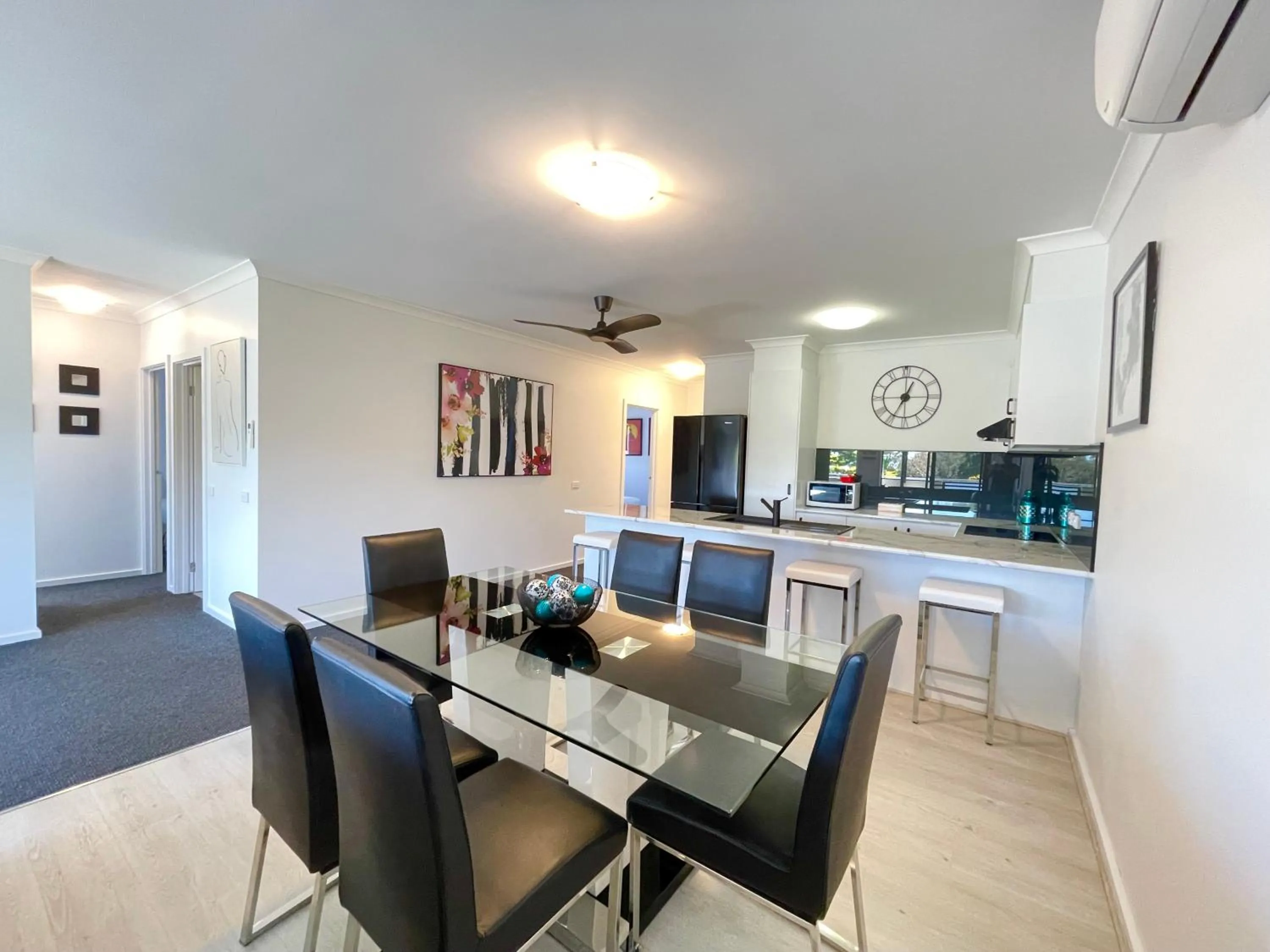 Oceanic on Thompson Apartments