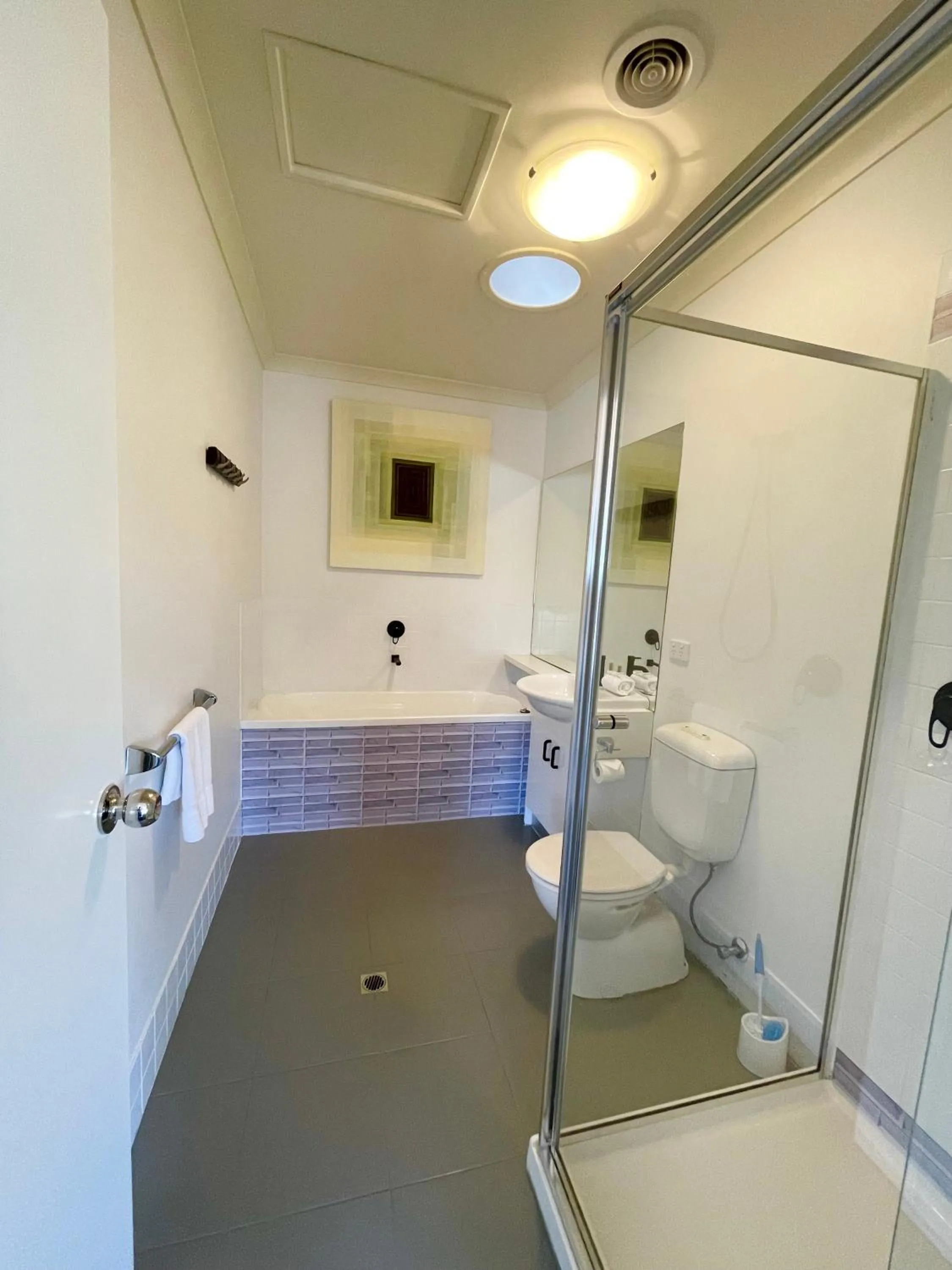 Oceanic on Thompson Apartments