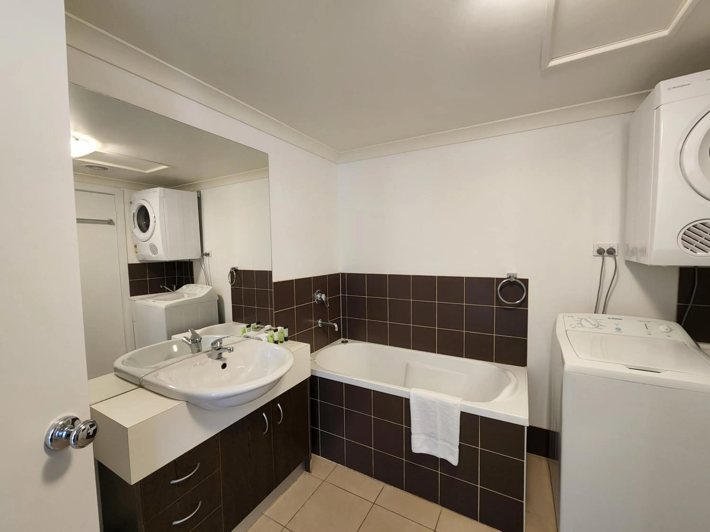 Oceanic on Thompson Apartments