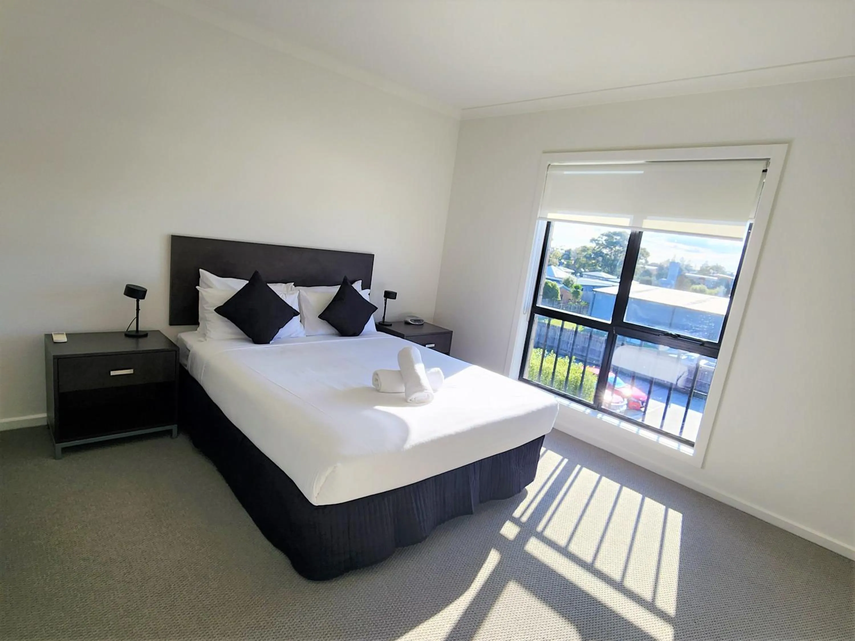 Bed in Oceanic on Thompson Apartments