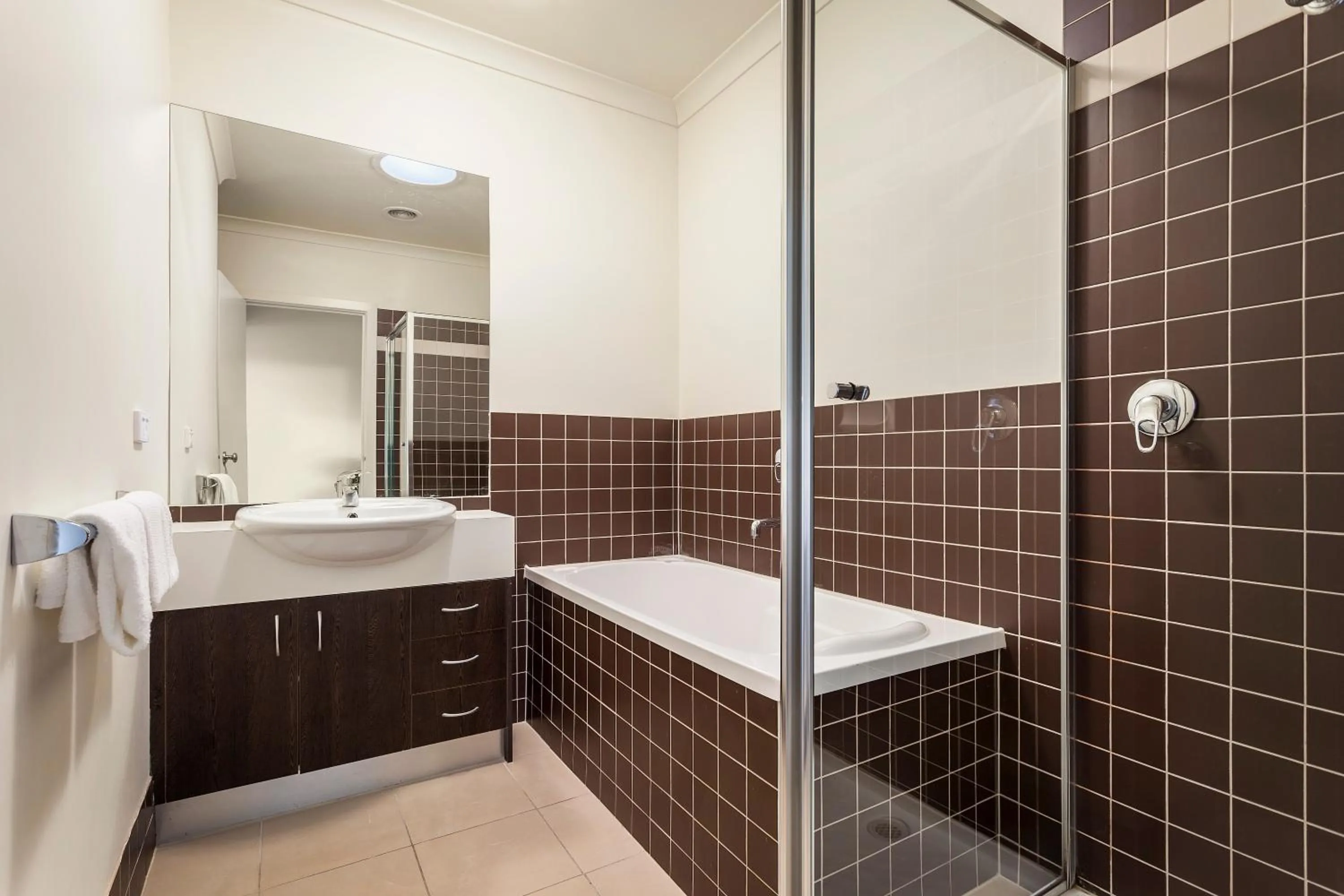 Bathroom in Oceanic on Thompson Apartments