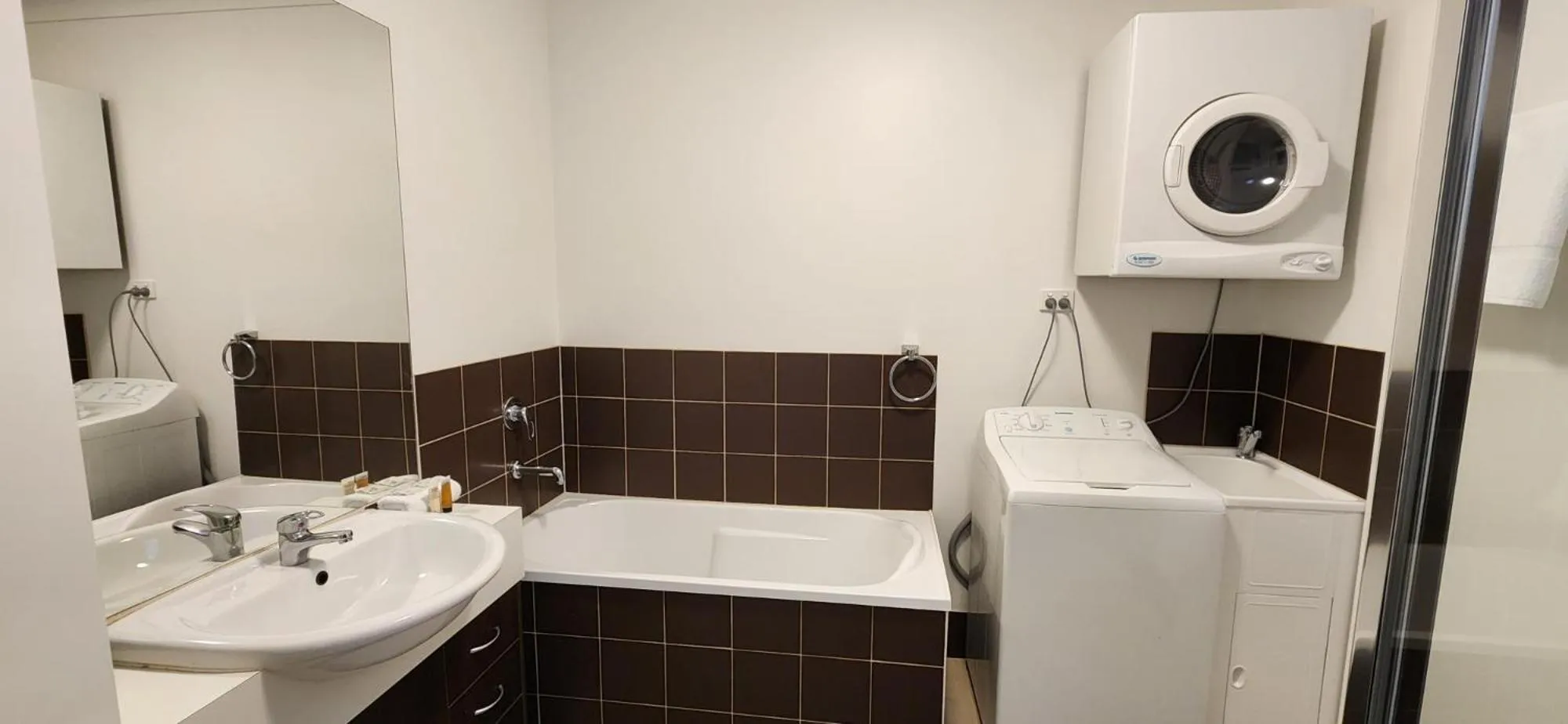 Oceanic on Thompson Apartments