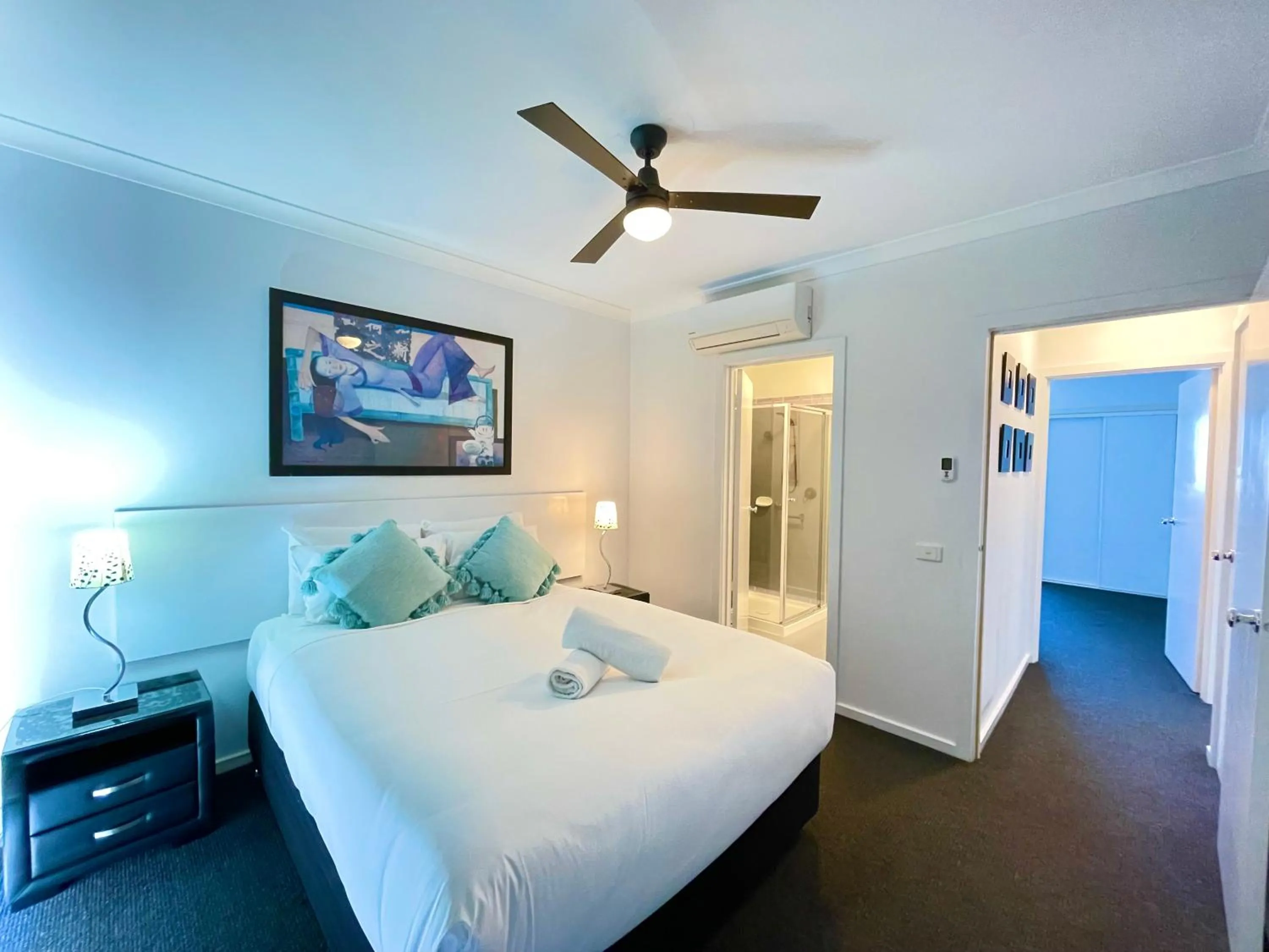 Bed in Oceanic on Thompson Apartments