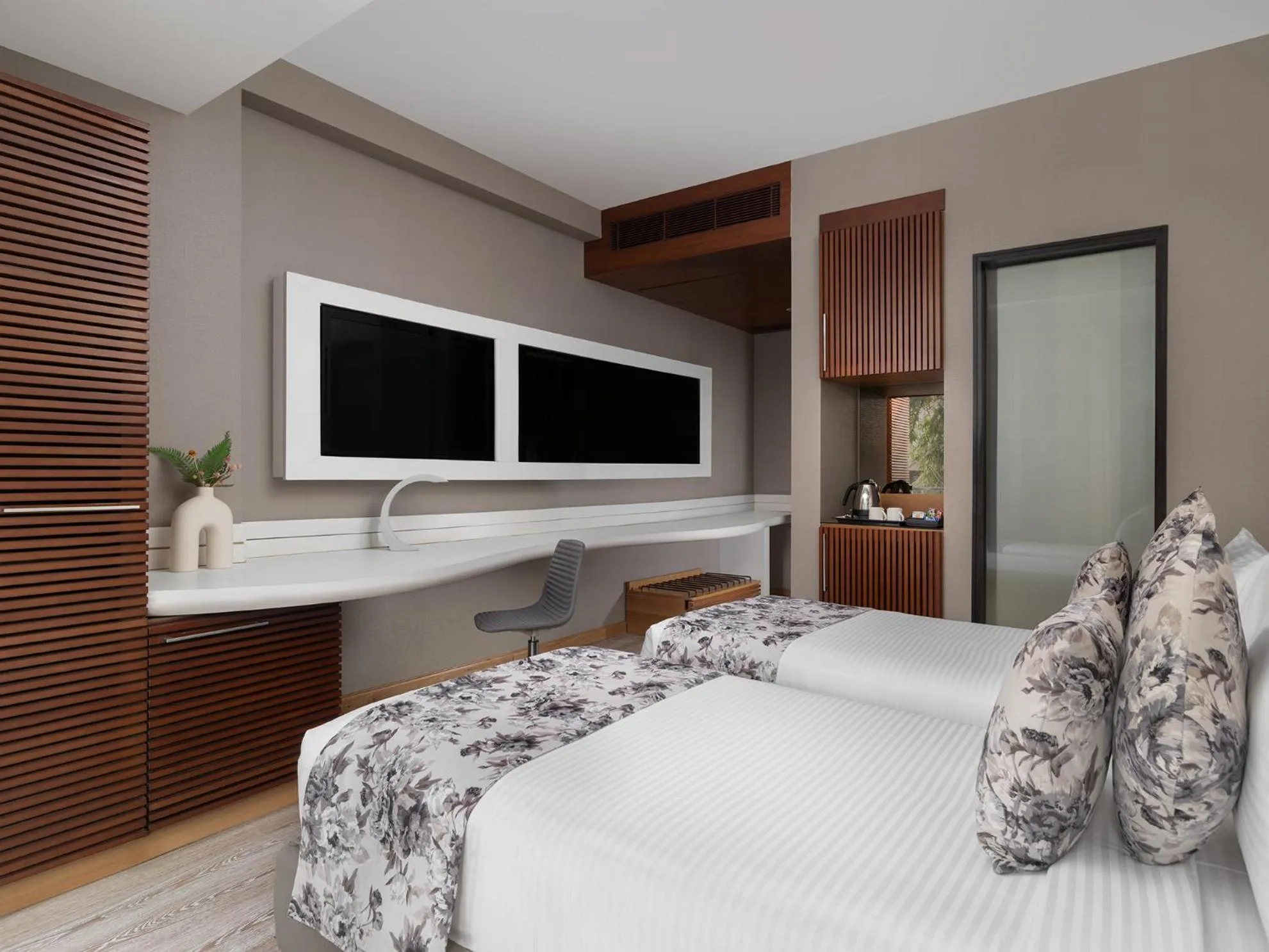 Photo of the whole room, Bed in The Atara Near Golf Course Road