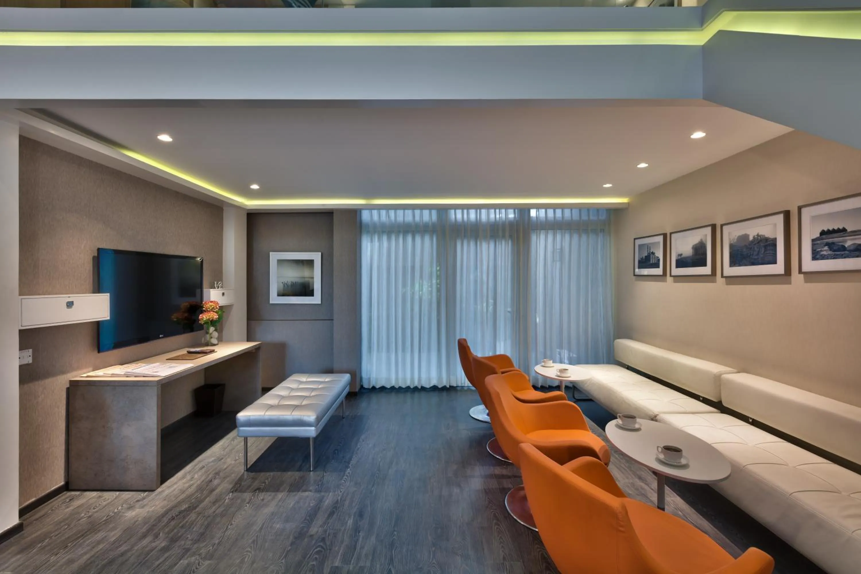 Lobby or reception in The Atara Near Golf Course Road