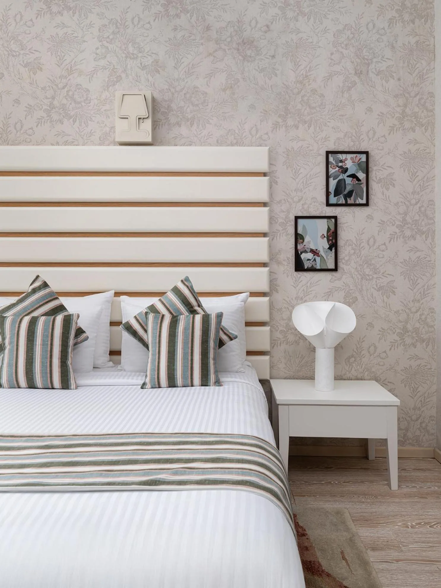 Bed in The Atara Near Golf Course Road