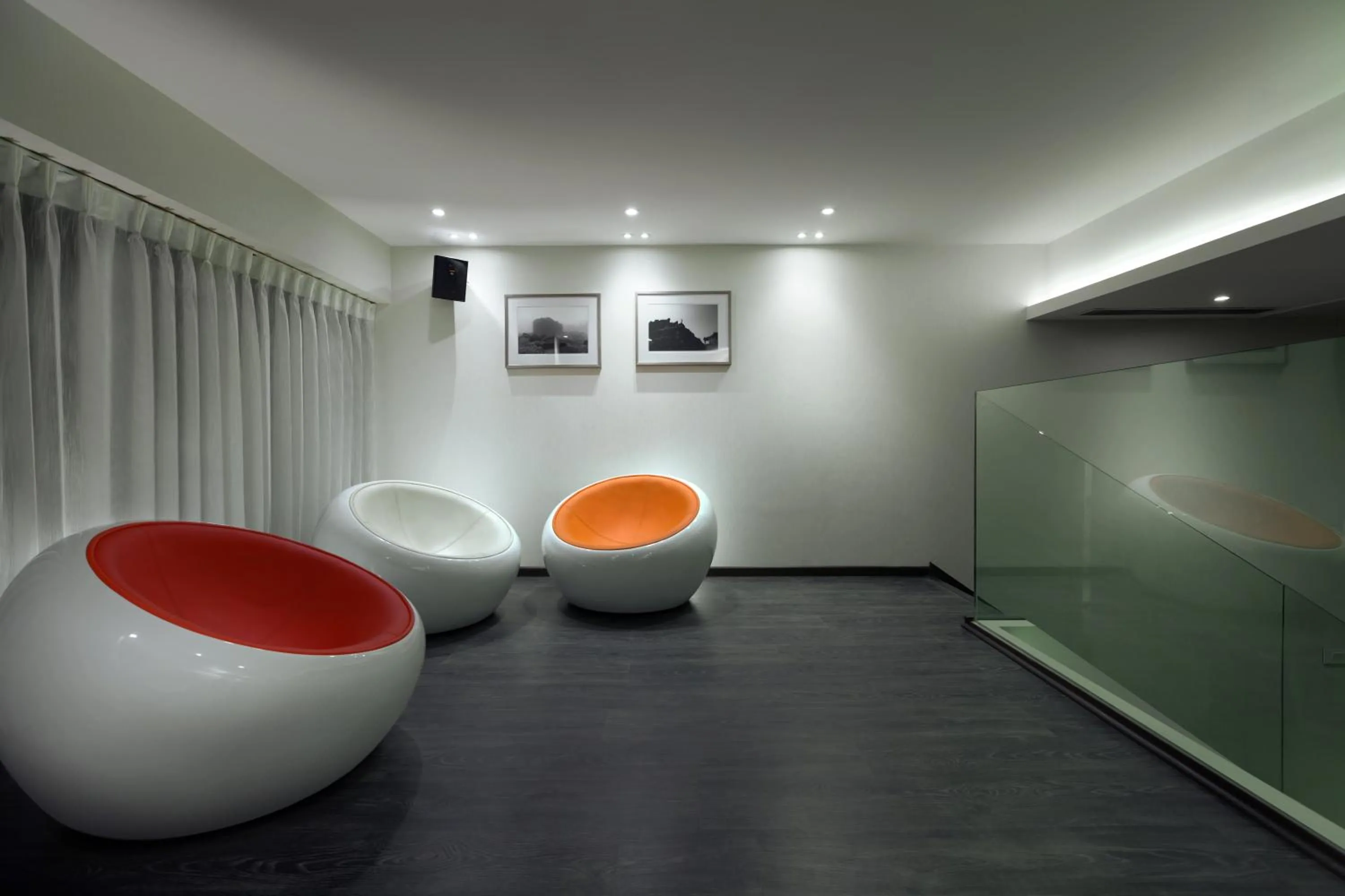 Business facilities in The Atara Near Golf Course Road