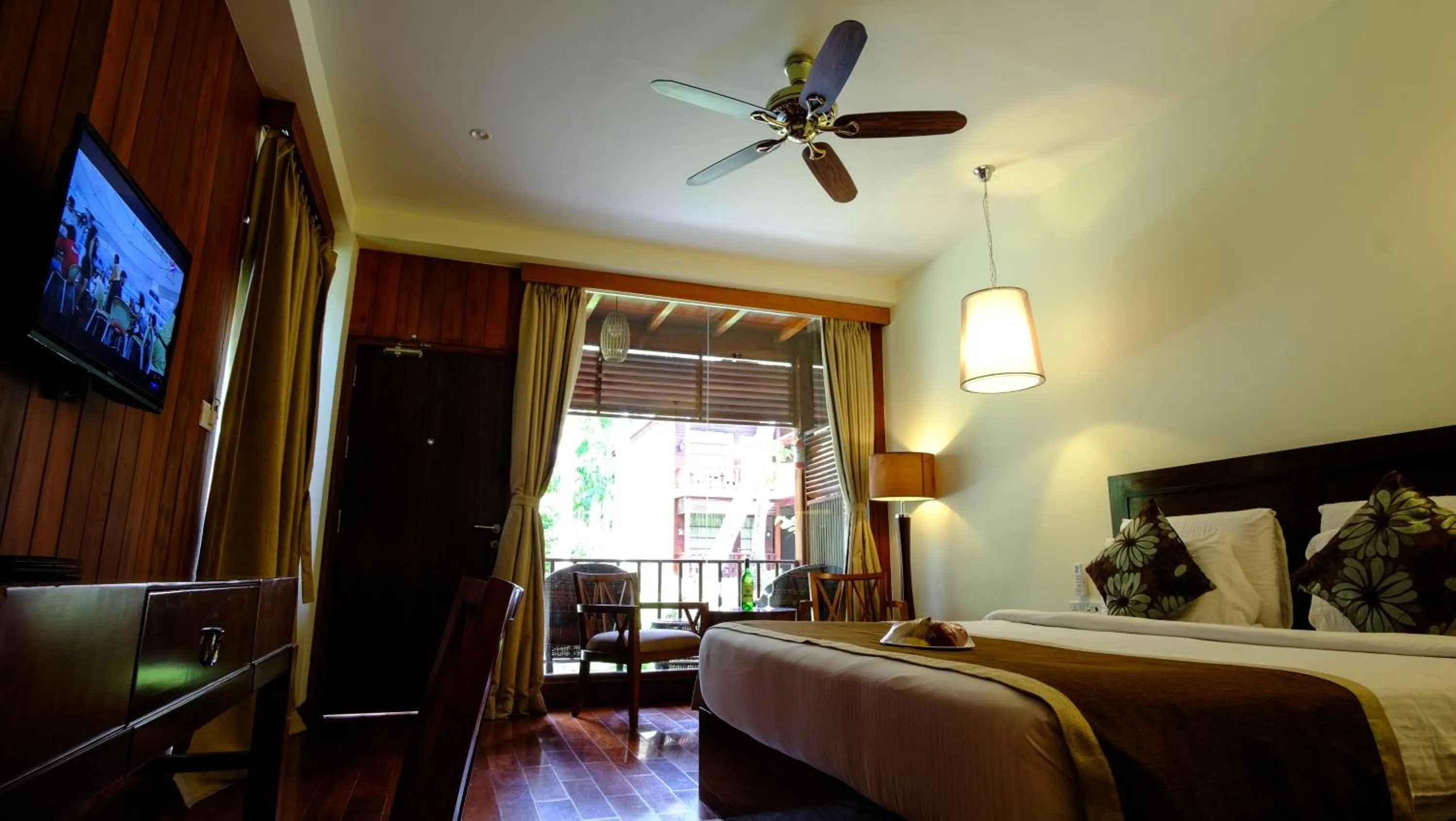 Bedroom, Bed in Sea Shell Neil