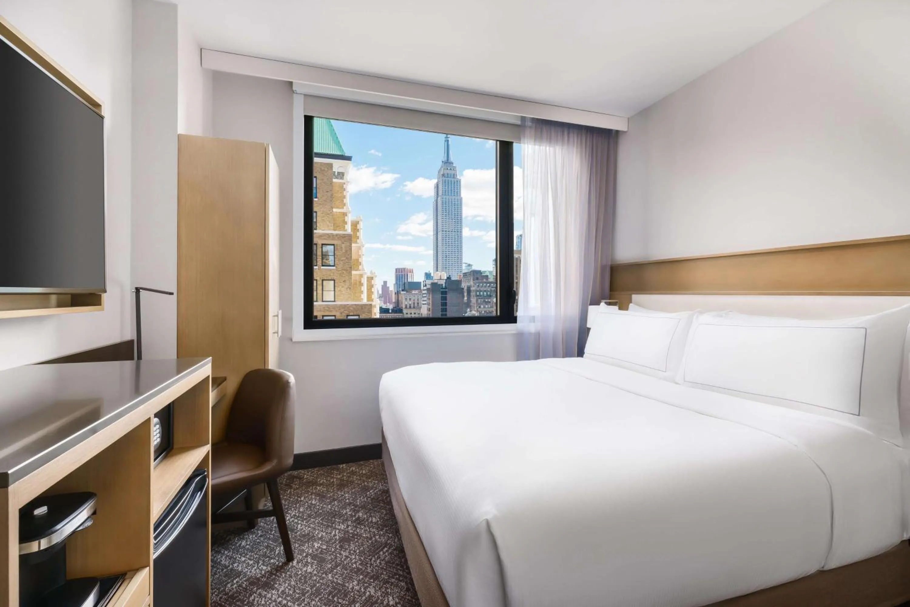 Bedroom, Bed in DoubleTree by Hilton New York Times Square South
