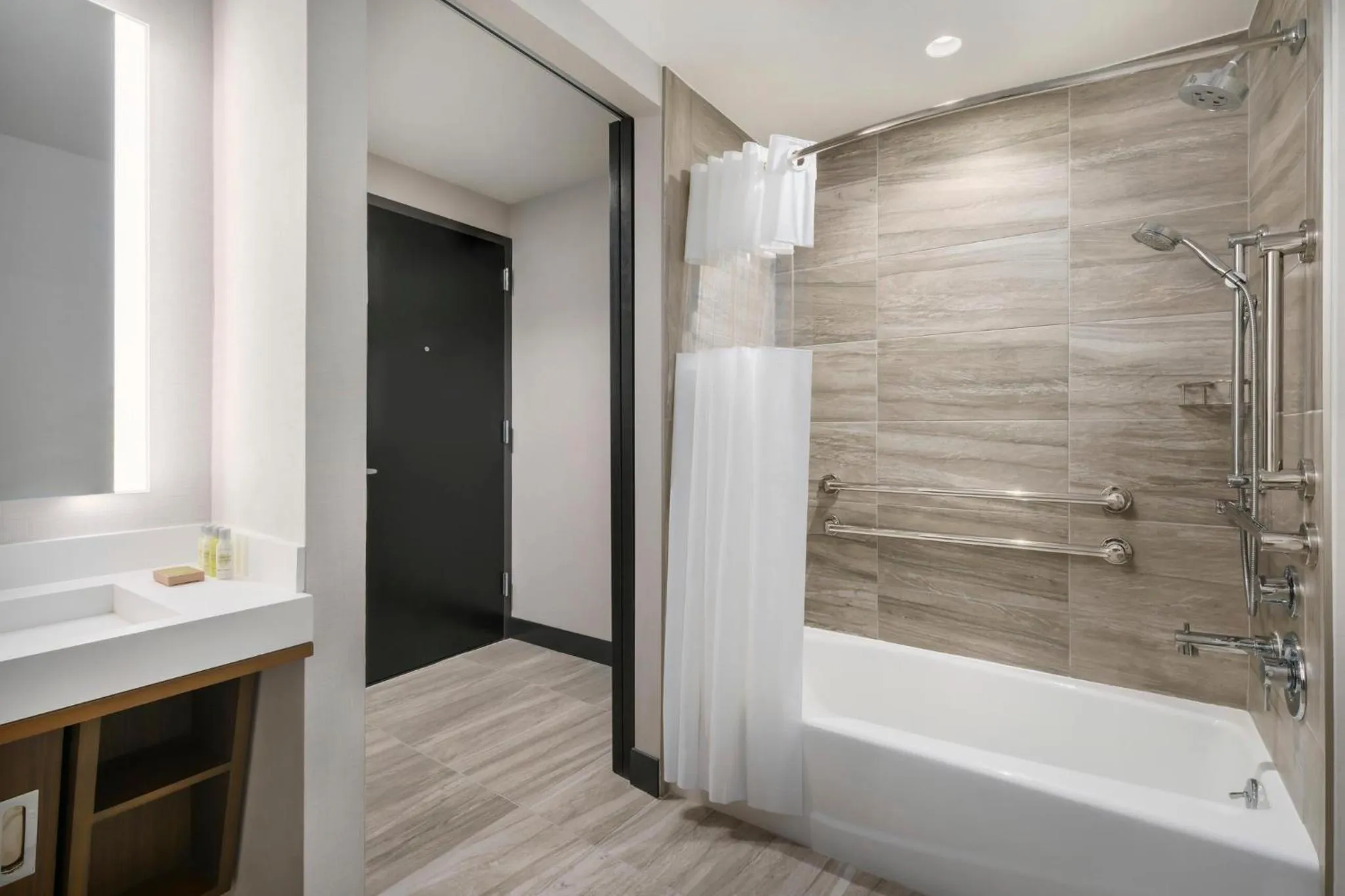 Shower in DoubleTree by Hilton New York Times Square South