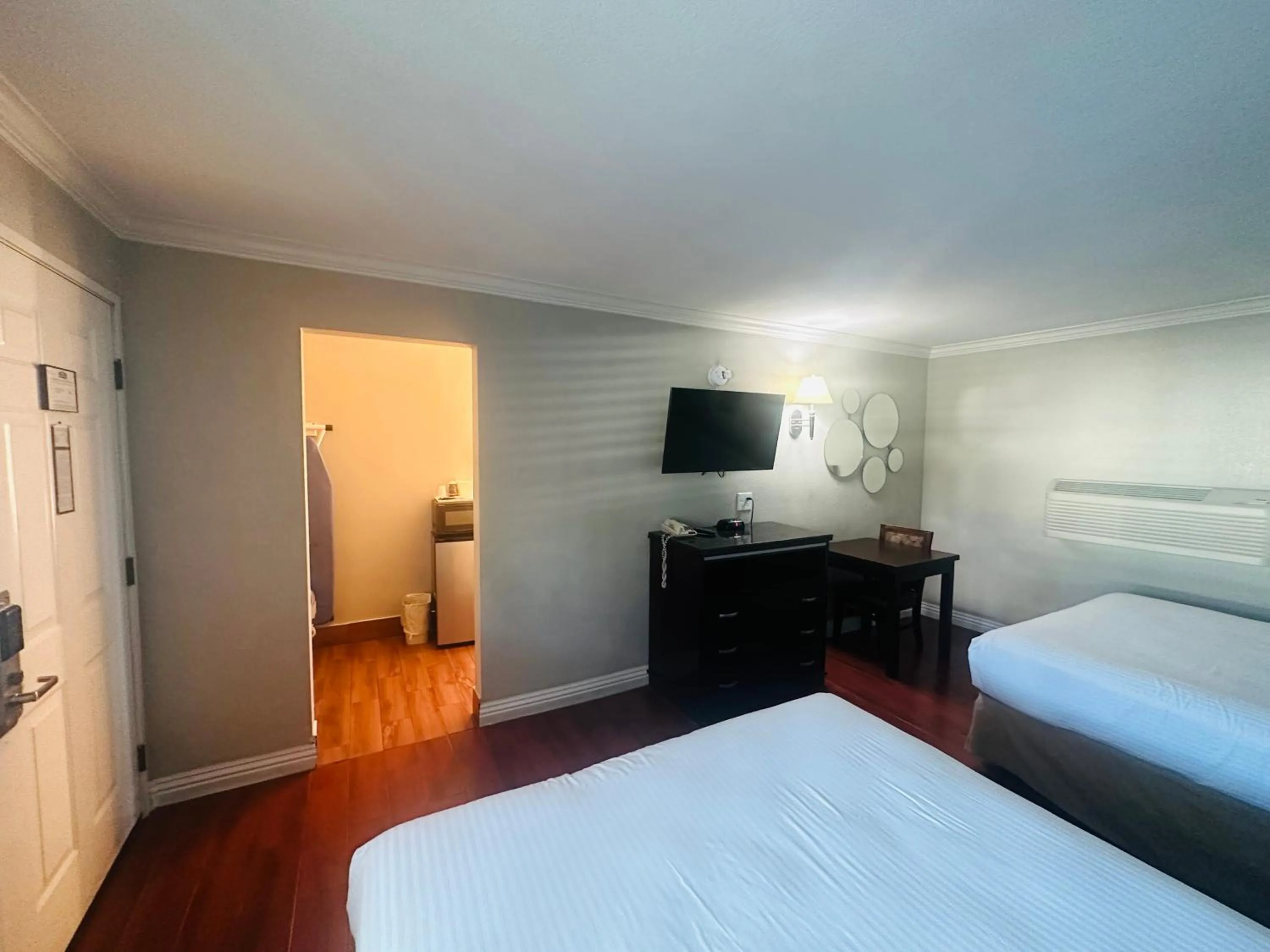 Photo of the whole room, Bed in Casa Blanca Hotel - Orange