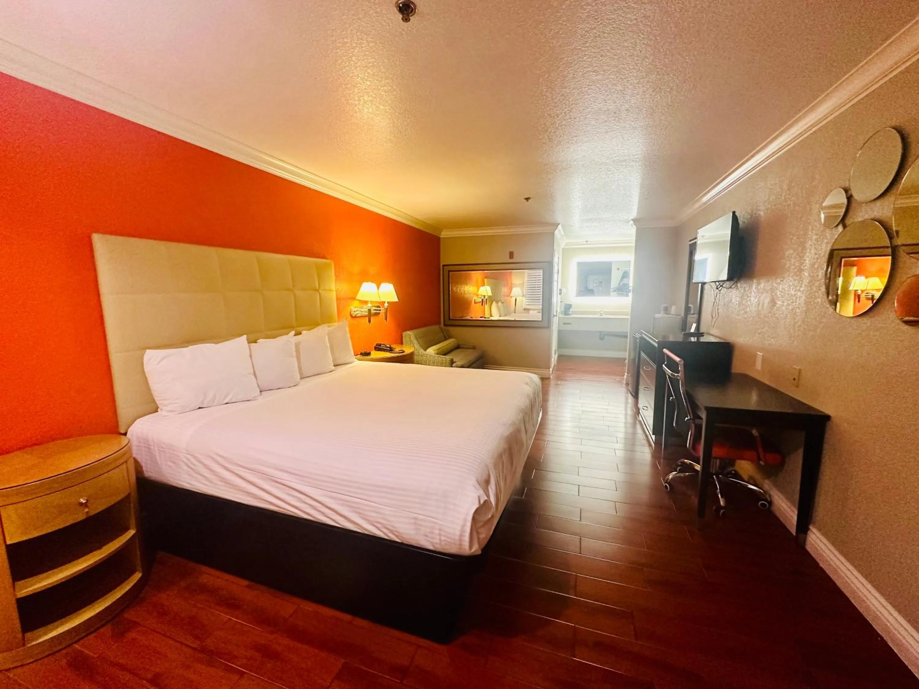 Photo of the whole room, Bed in Casa Blanca Hotel - Orange