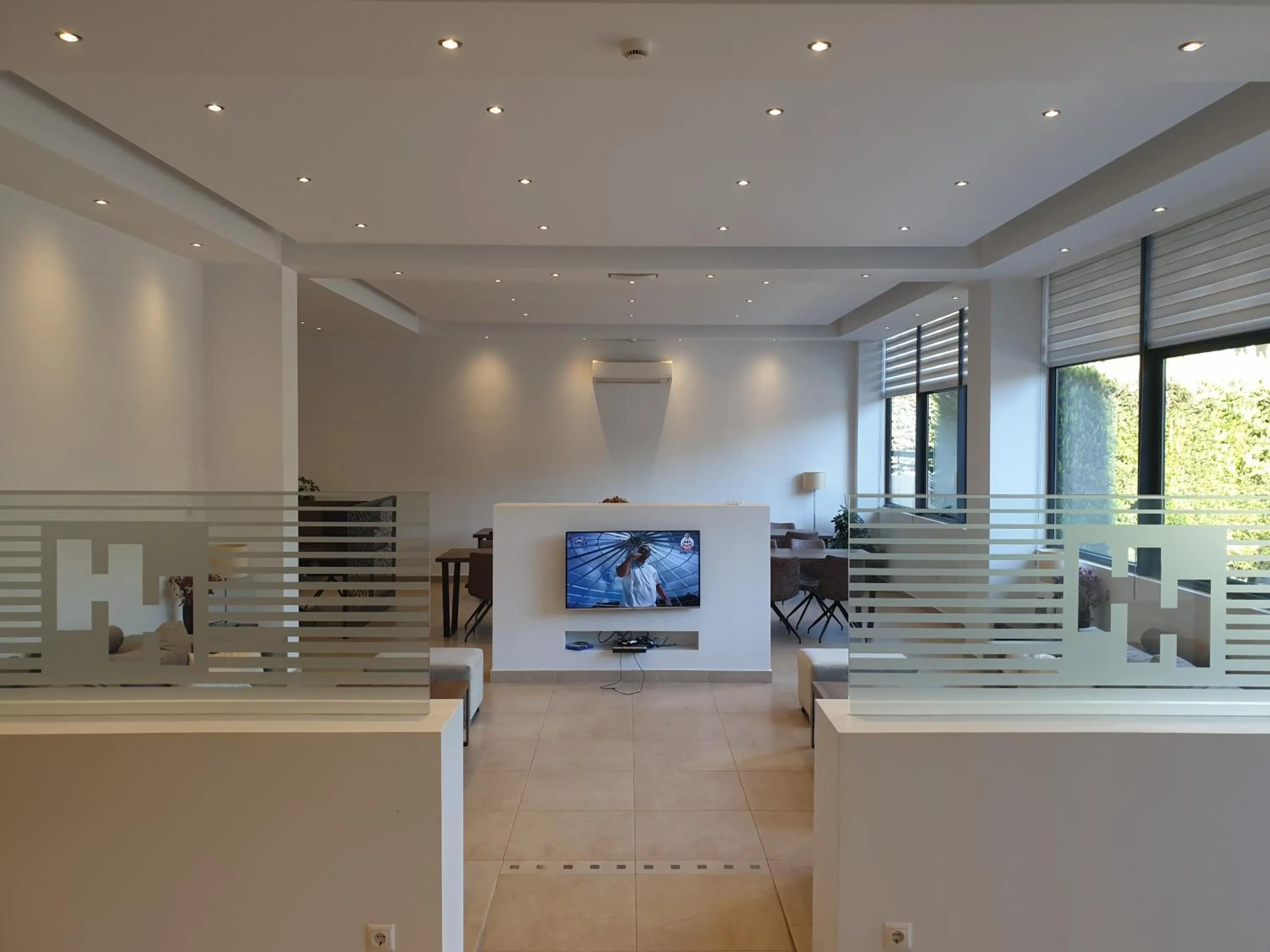 Communal lounge/ TV room in HOTEL HILL