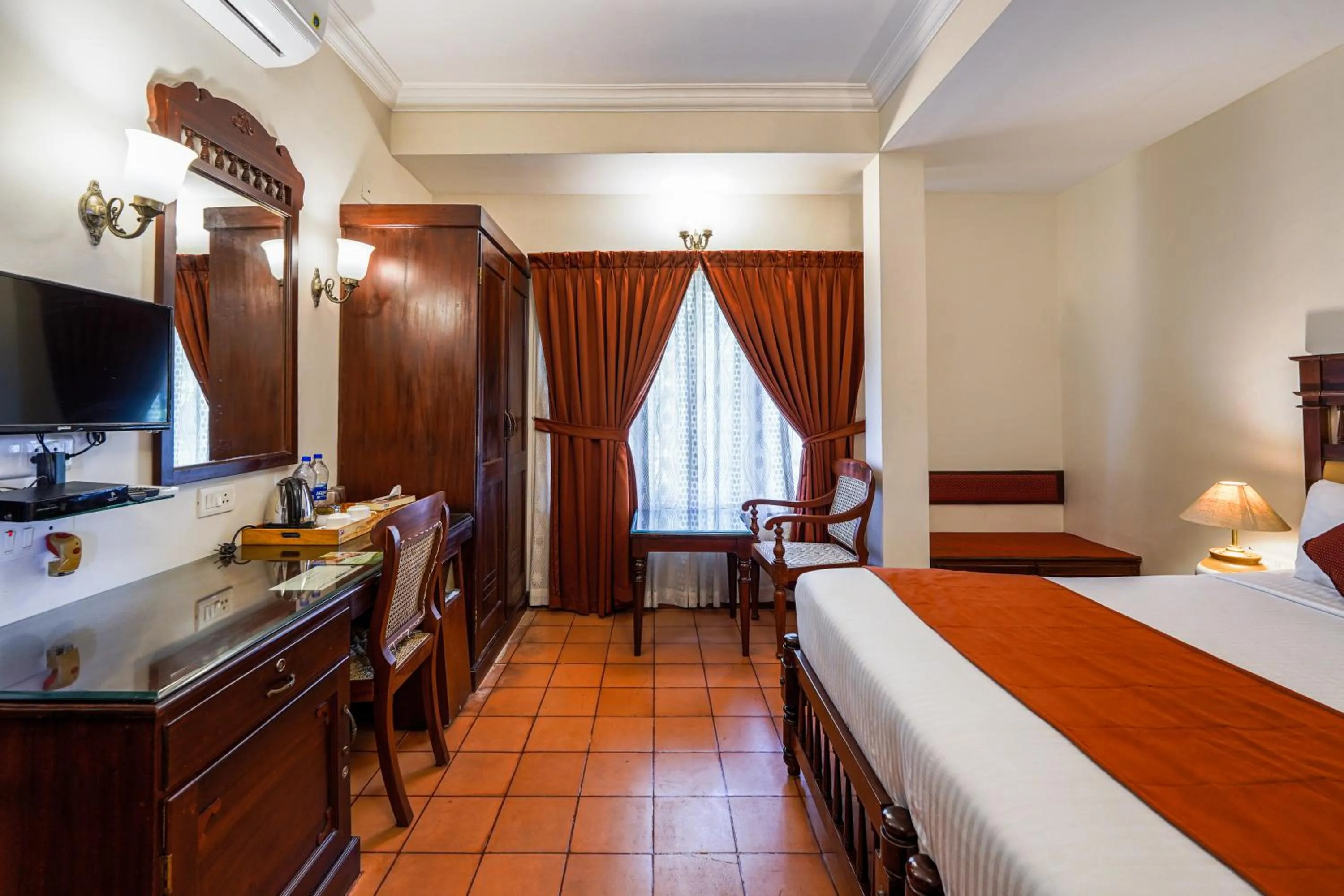 Photo of the whole room, Bed in Hotel Arches