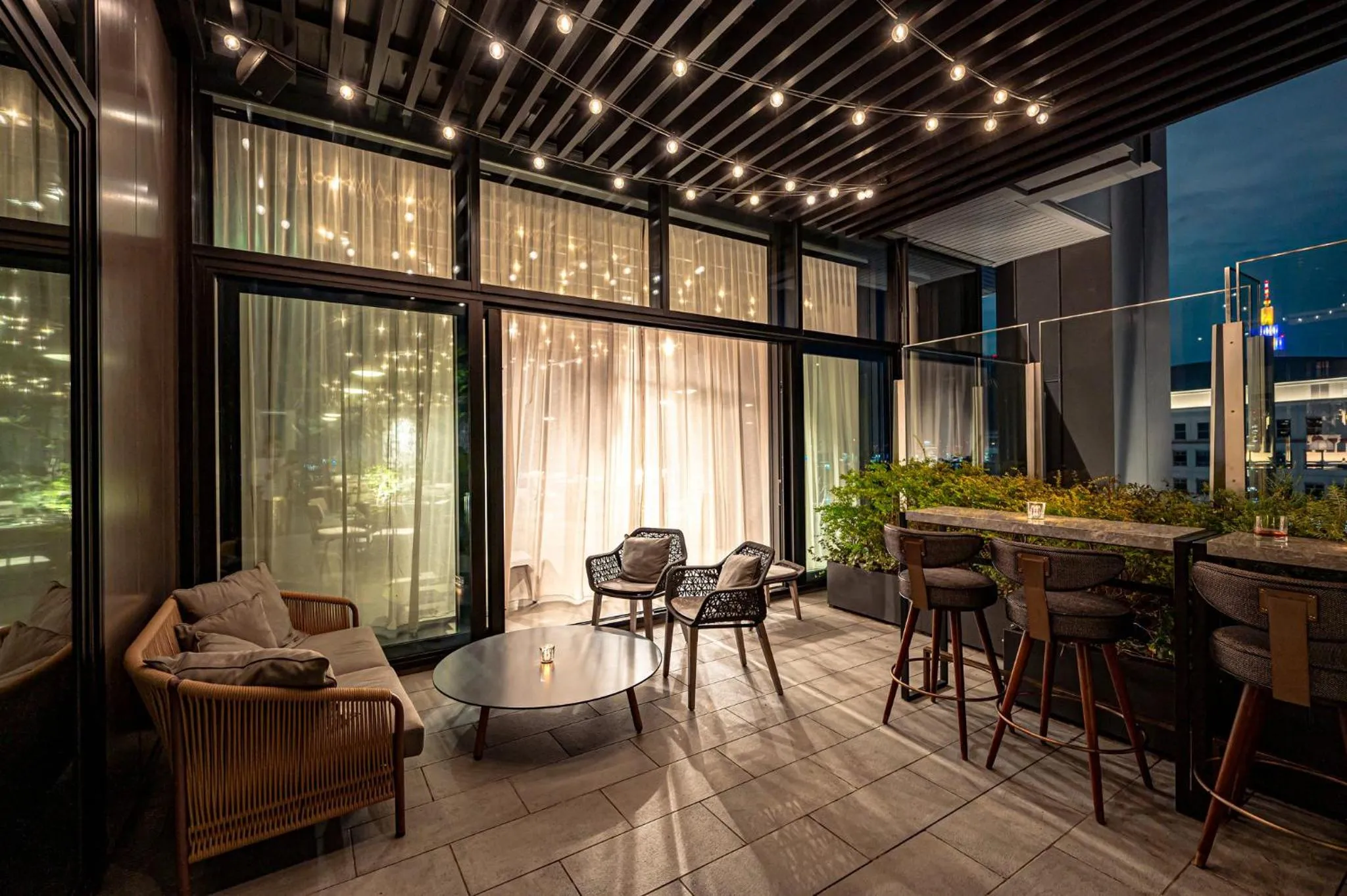 Lounge or bar in Kimpton Shinjuku Tokyo by IHG