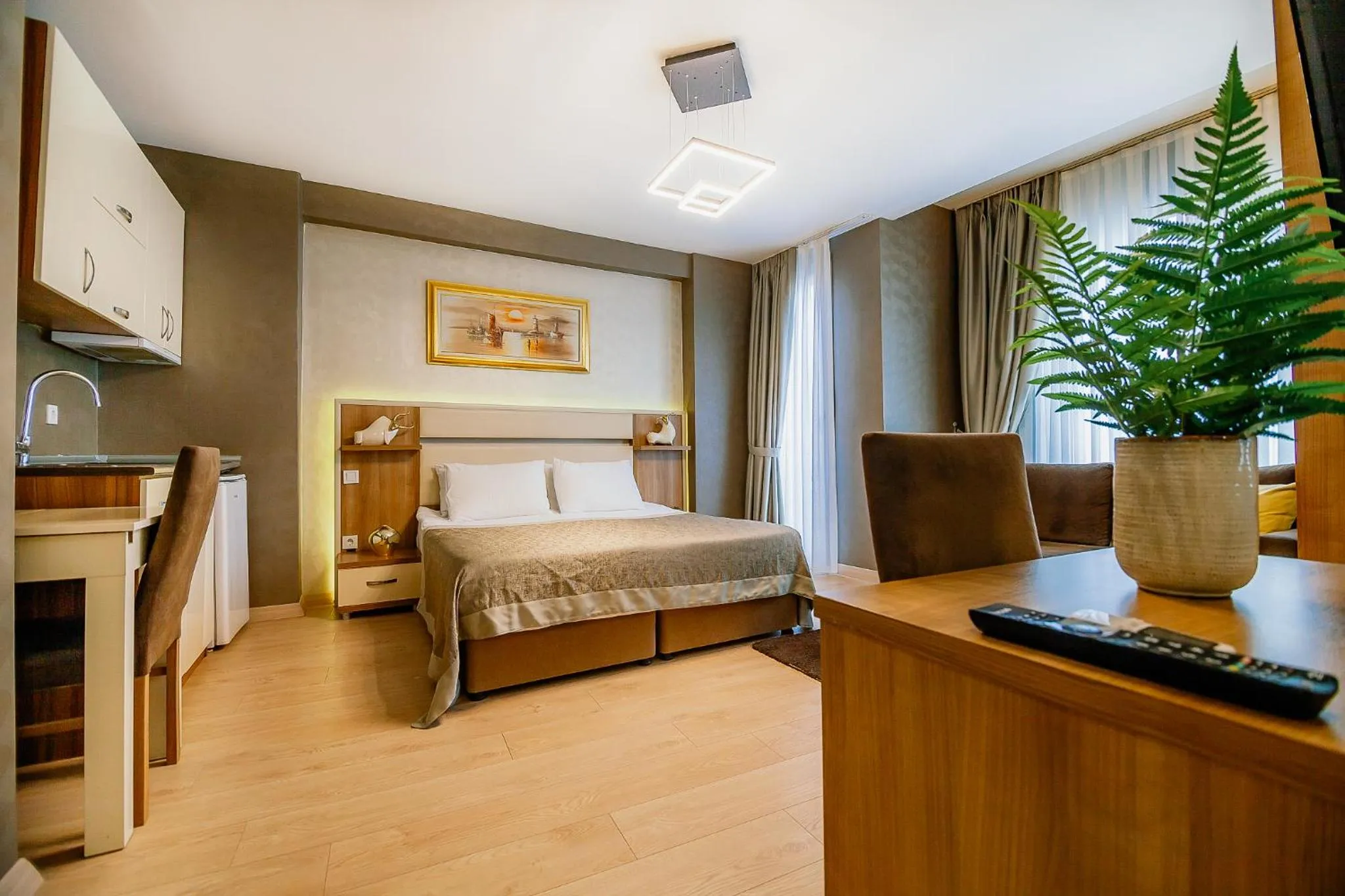 Photo of the whole room, Bed in Kavalalı Suites