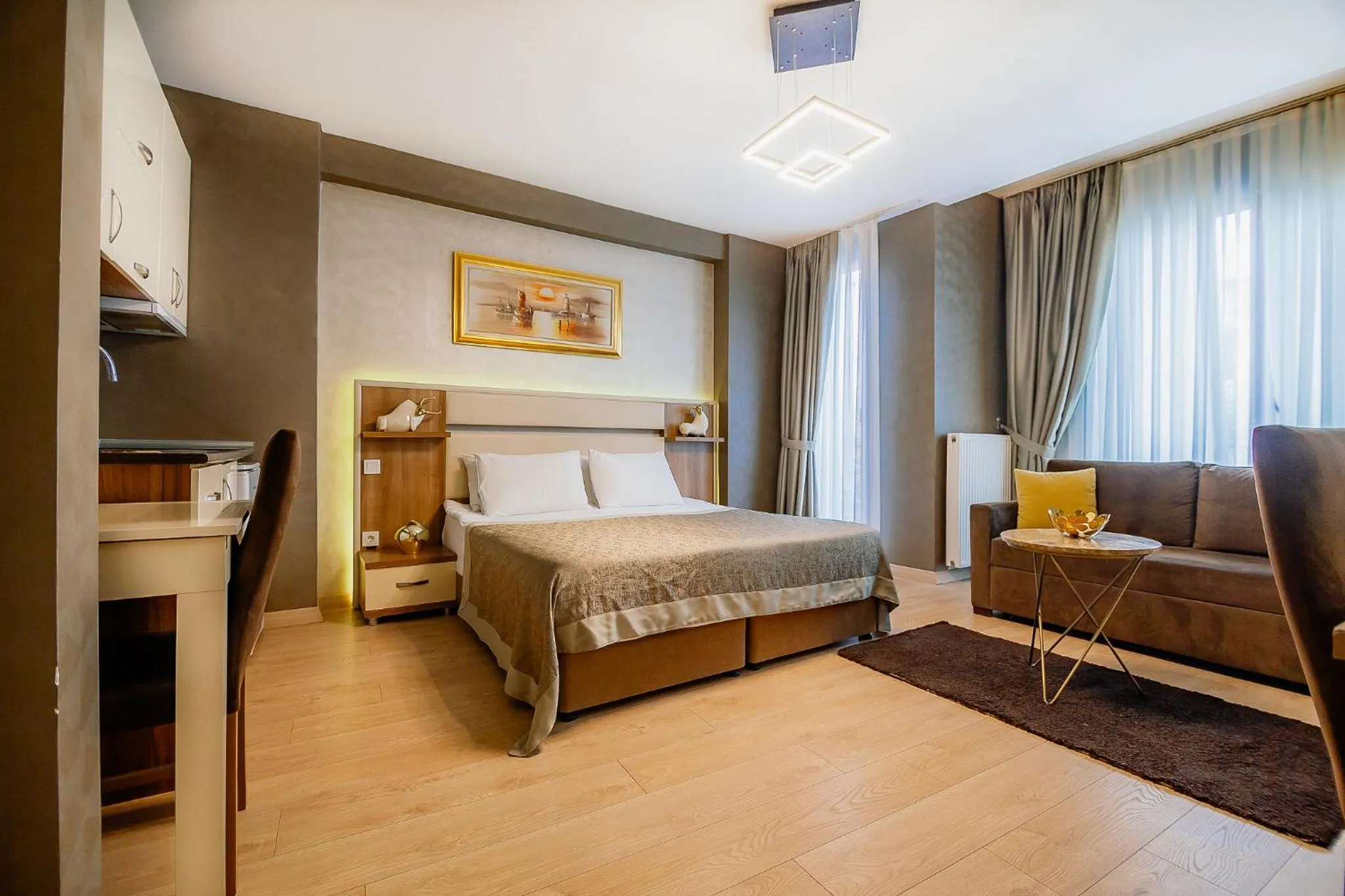 Photo of the whole room, Bed in Kavalalı Suites