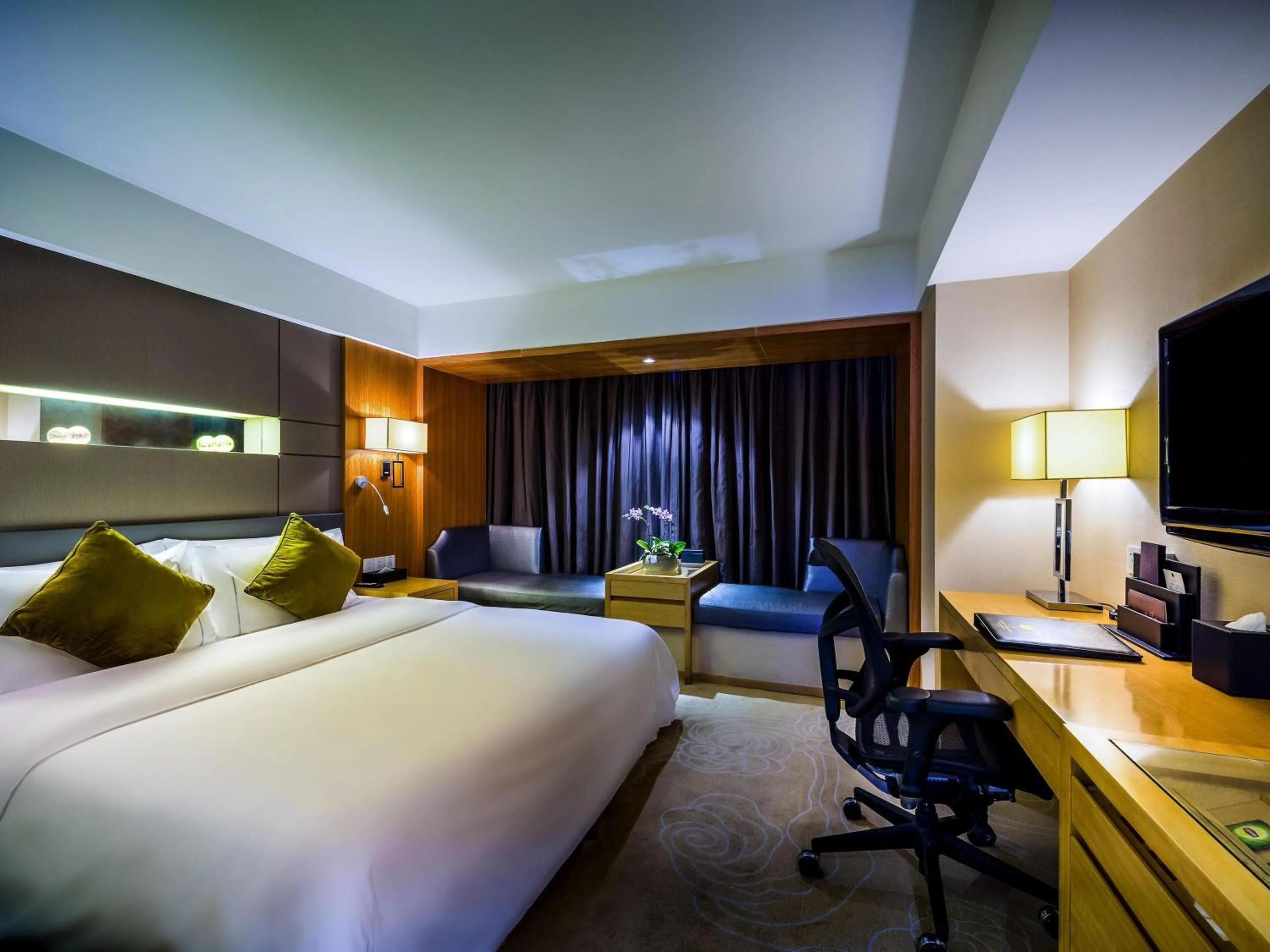 Bedroom, Bed in Grand Mercure Xiamen Downtown-Free Welcome Fruit & Metro Station