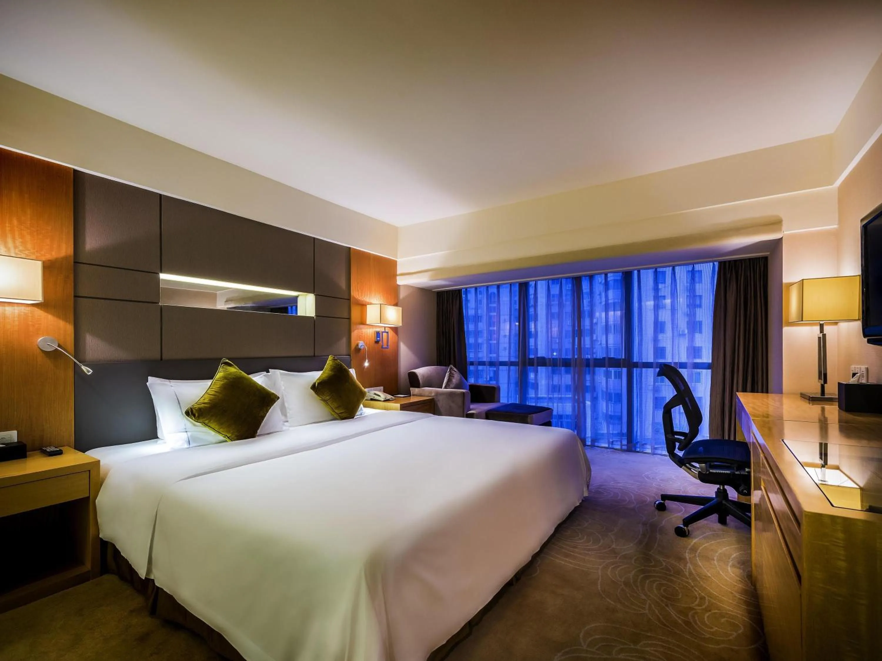 Property building, Bed in Grand Mercure Xiamen Downtown-Free Welcome Fruit & Metro Station