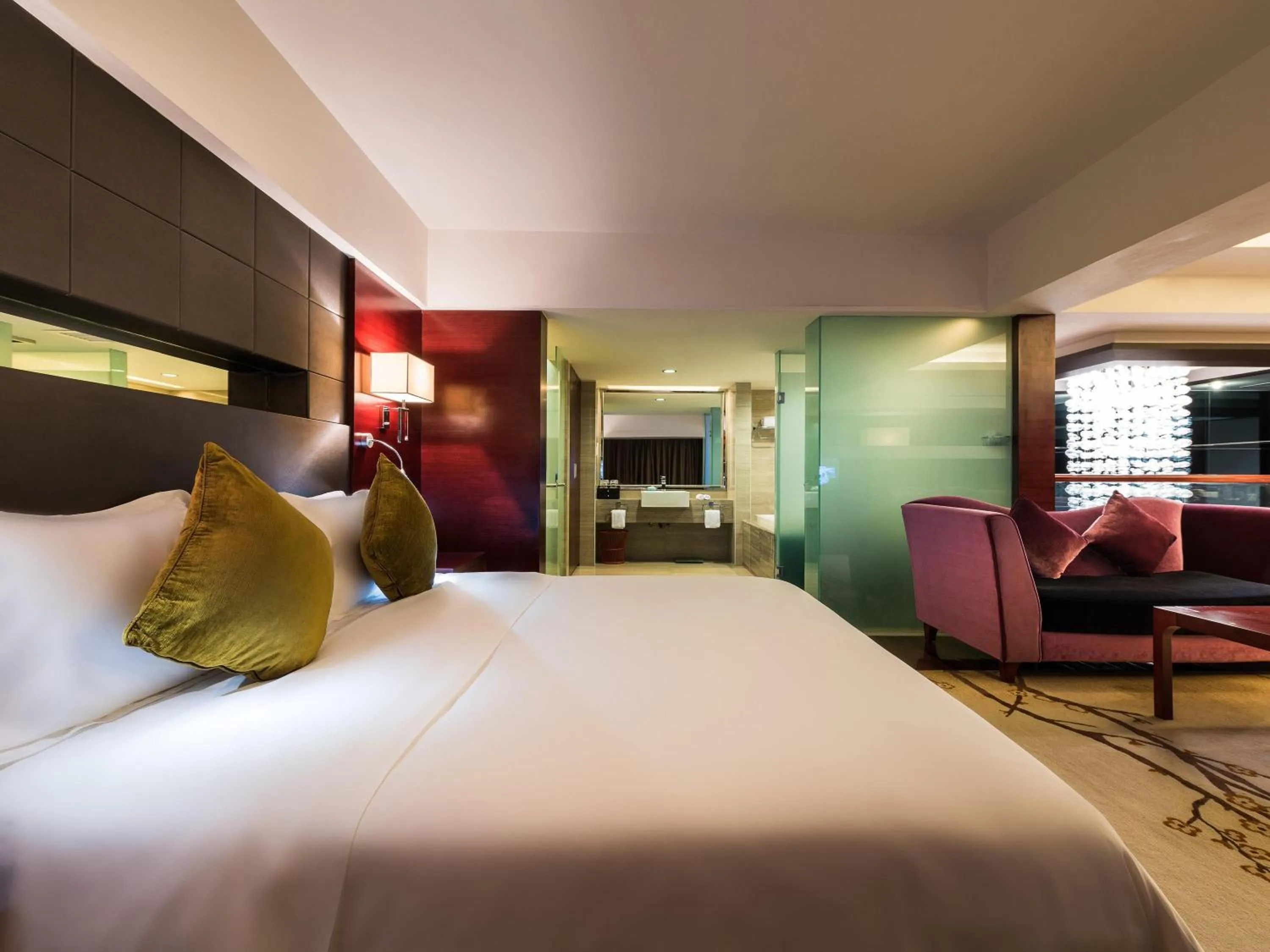 Bedroom, Bed in Grand Mercure Xiamen Downtown-Free Welcome Fruit & Metro Station