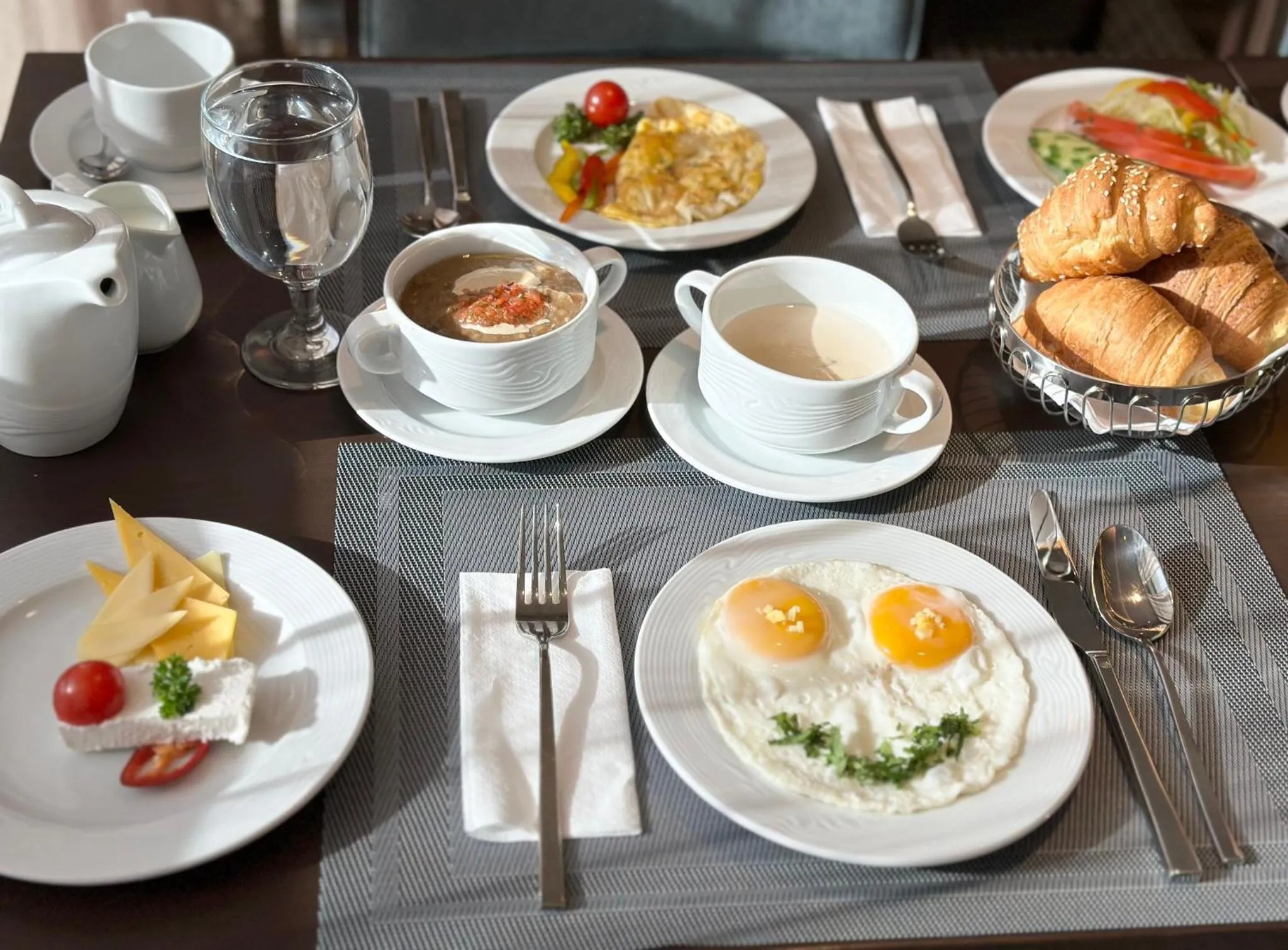 Photo of the whole room in voco Makkah an IHG Hotel