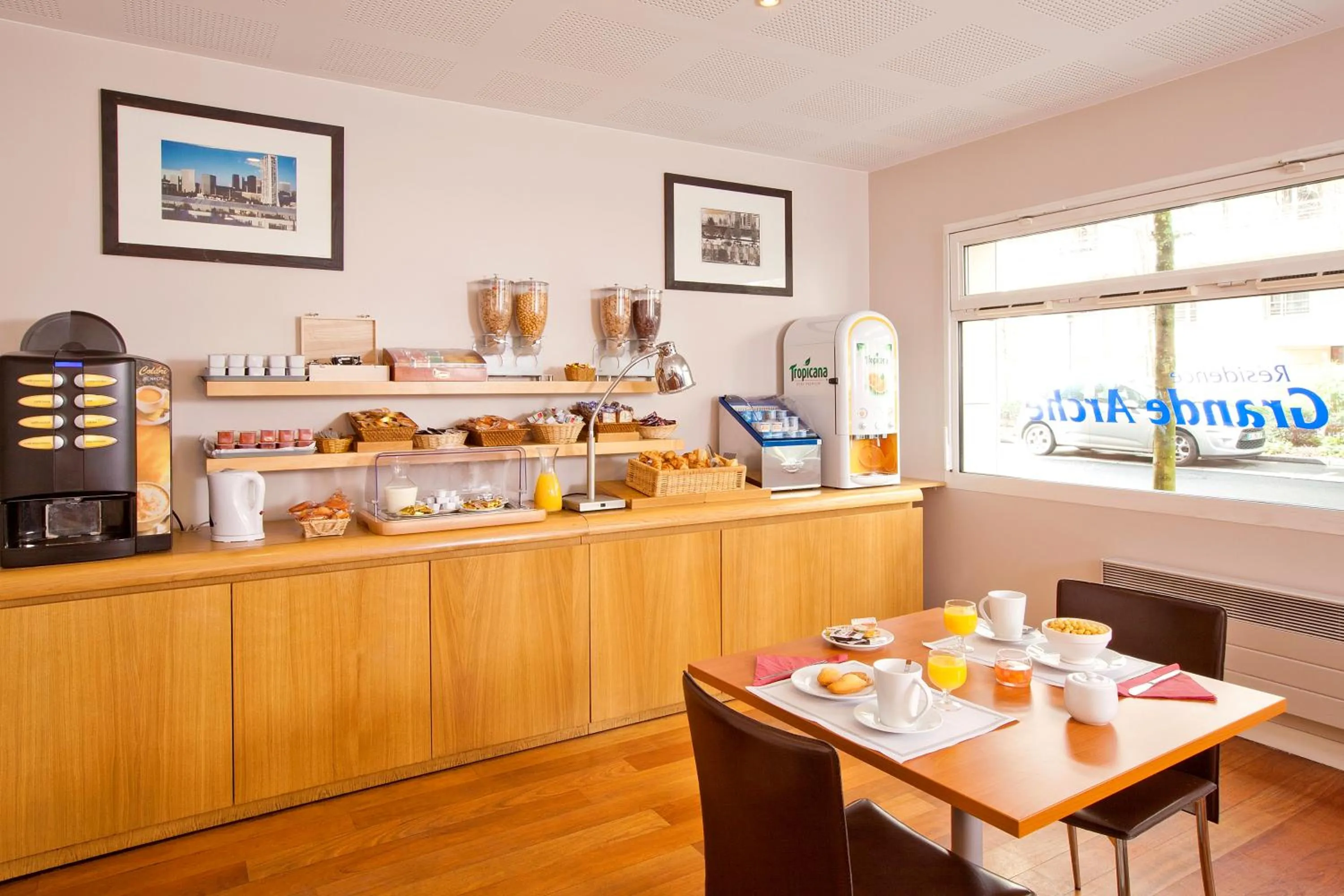 Area and facilities in Séjours & Affaires Courbevoie Grande Arche