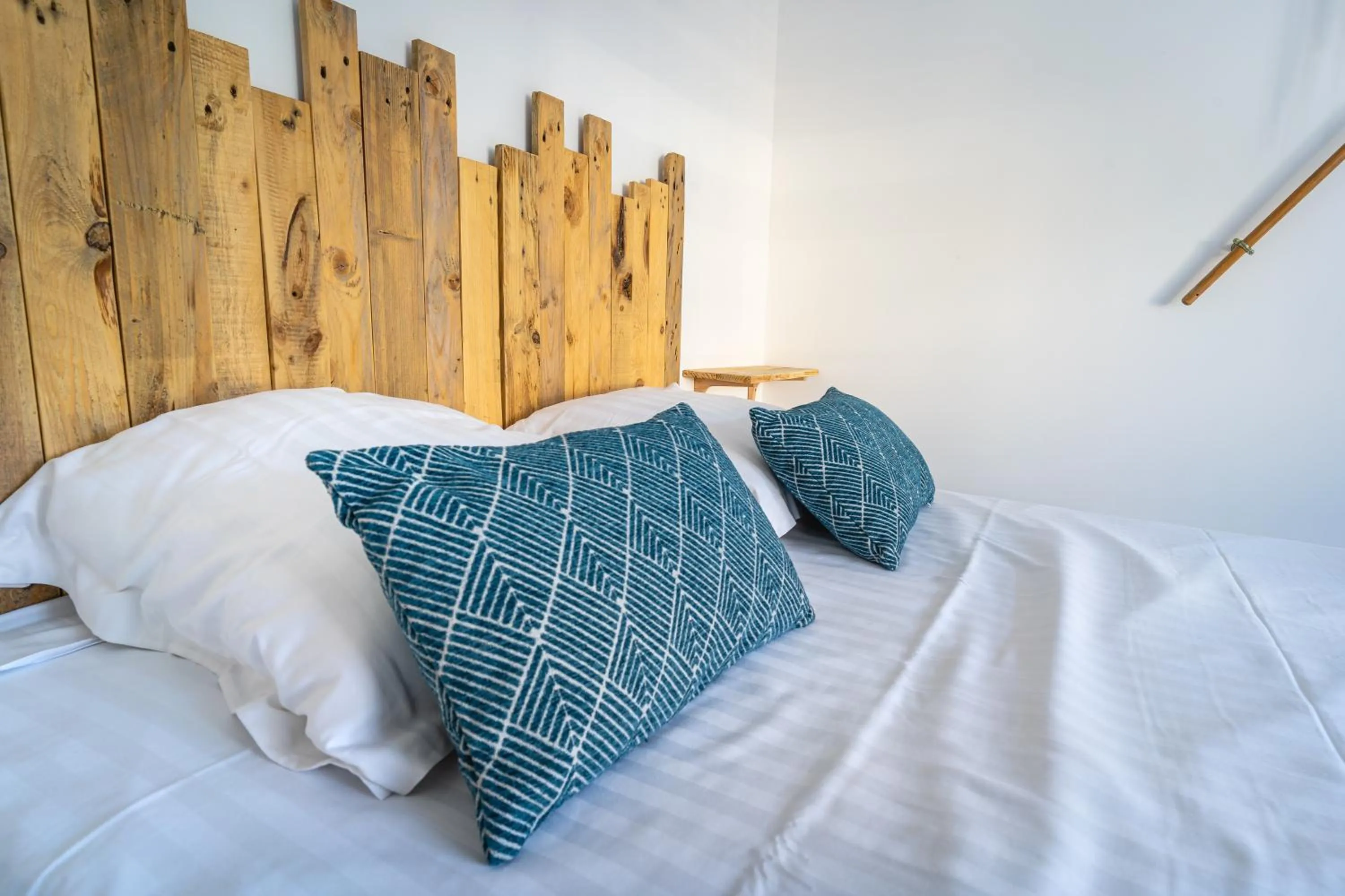 Bedroom, Bed in La Dimiere - Le Postel - Appartements de standing en hyper-centre - Louviers