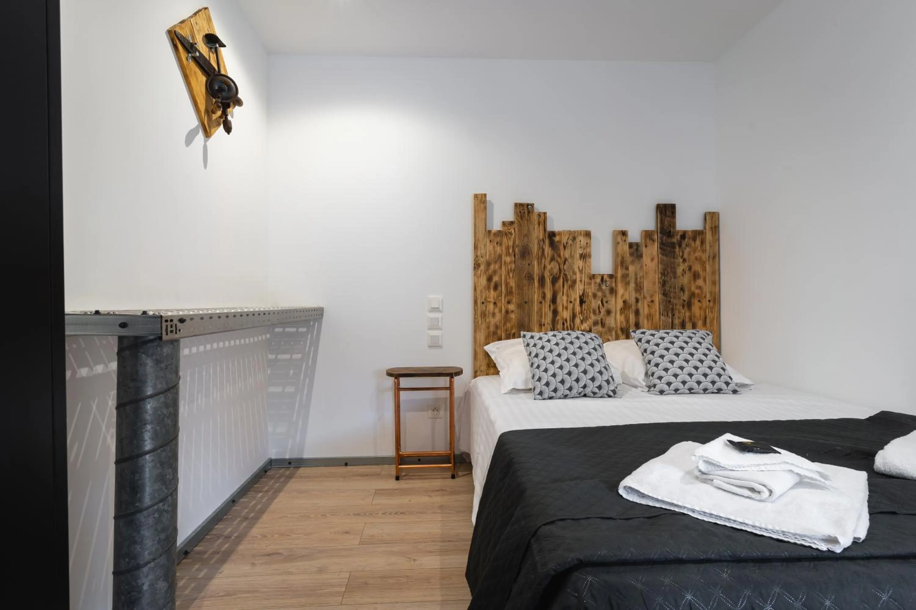 Bedroom, Bed in La Dimiere - Le Postel - Appartements de standing en hyper-centre - Louviers