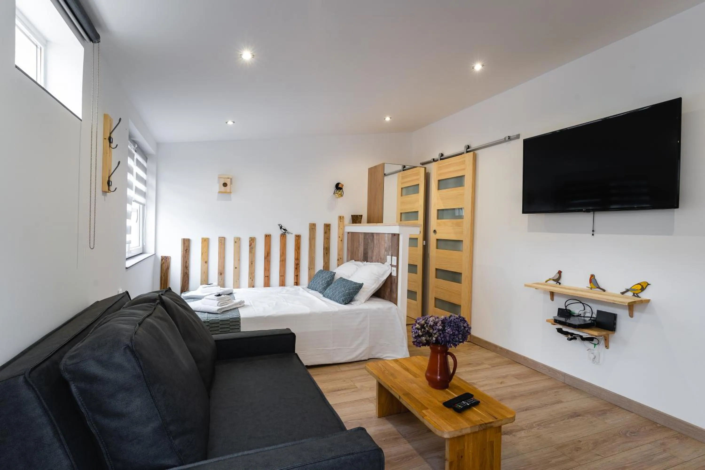 Living room, Bed in La Dimiere - Le Postel - Appartements de standing en hyper-centre - Louviers