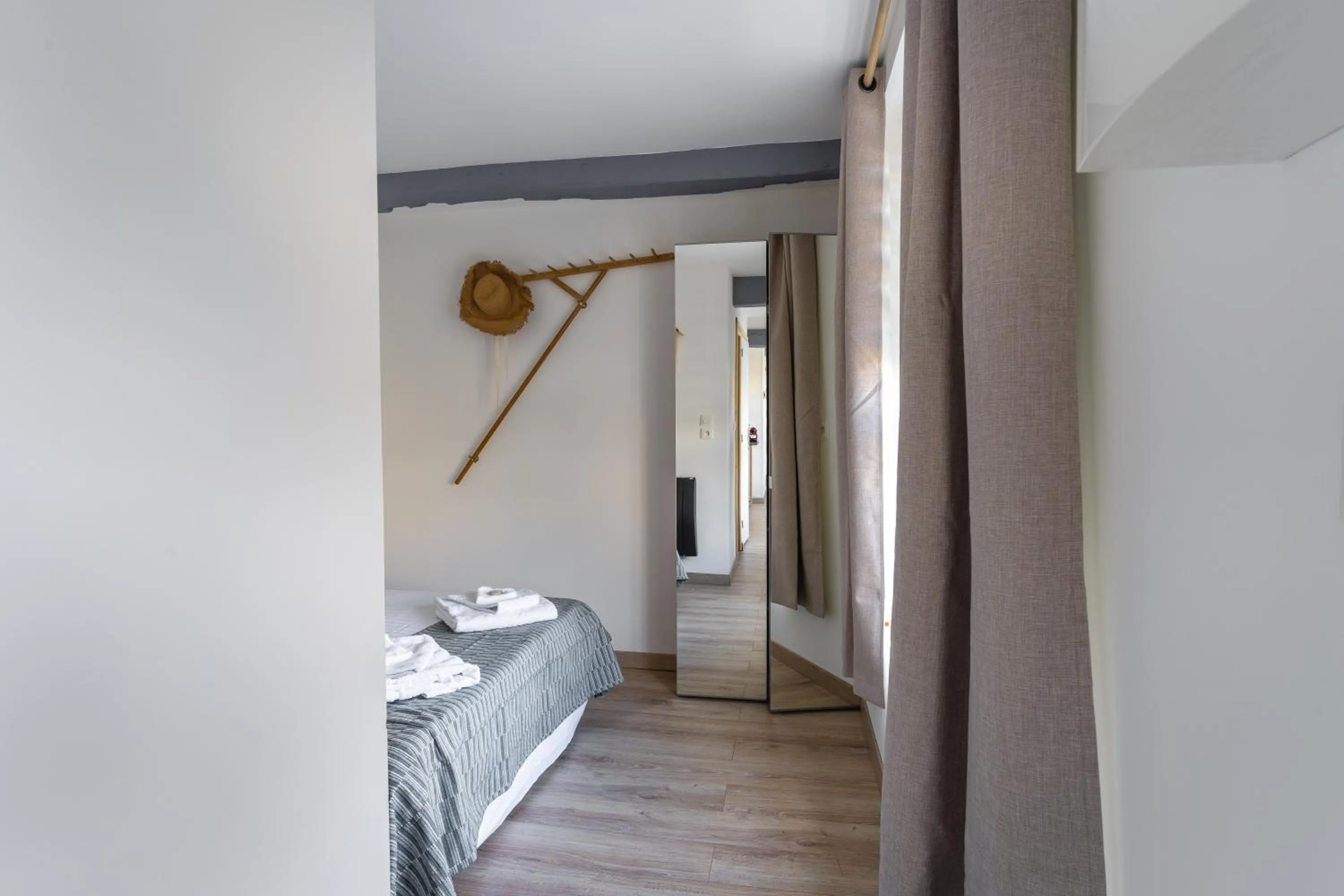 Bedroom, Bed in La Dimiere - Le Postel - Appartements de standing en hyper-centre - Louviers