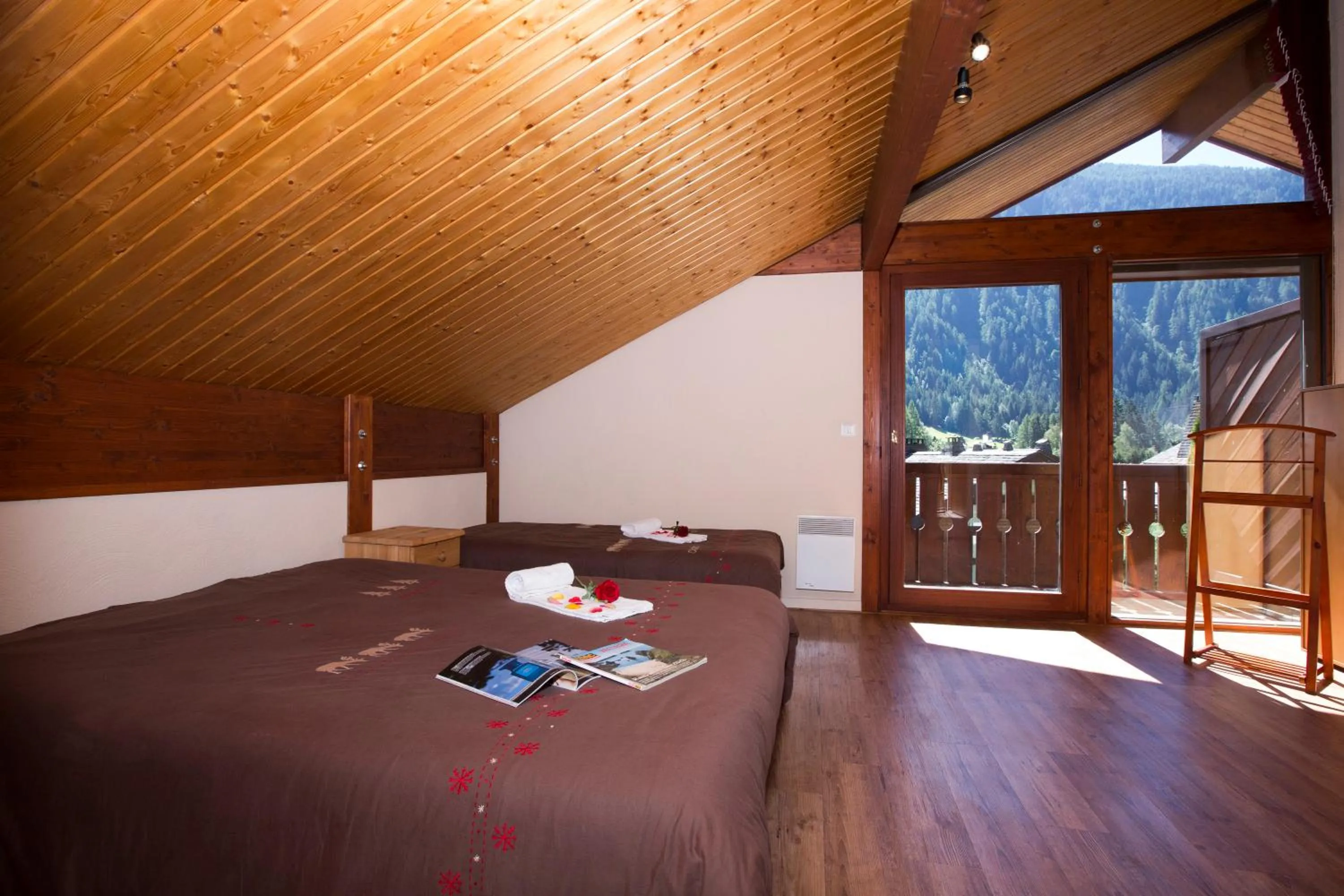 Bedroom, Bed in Chalet Résidence Chantey Mourry 67 - Happy Rentals