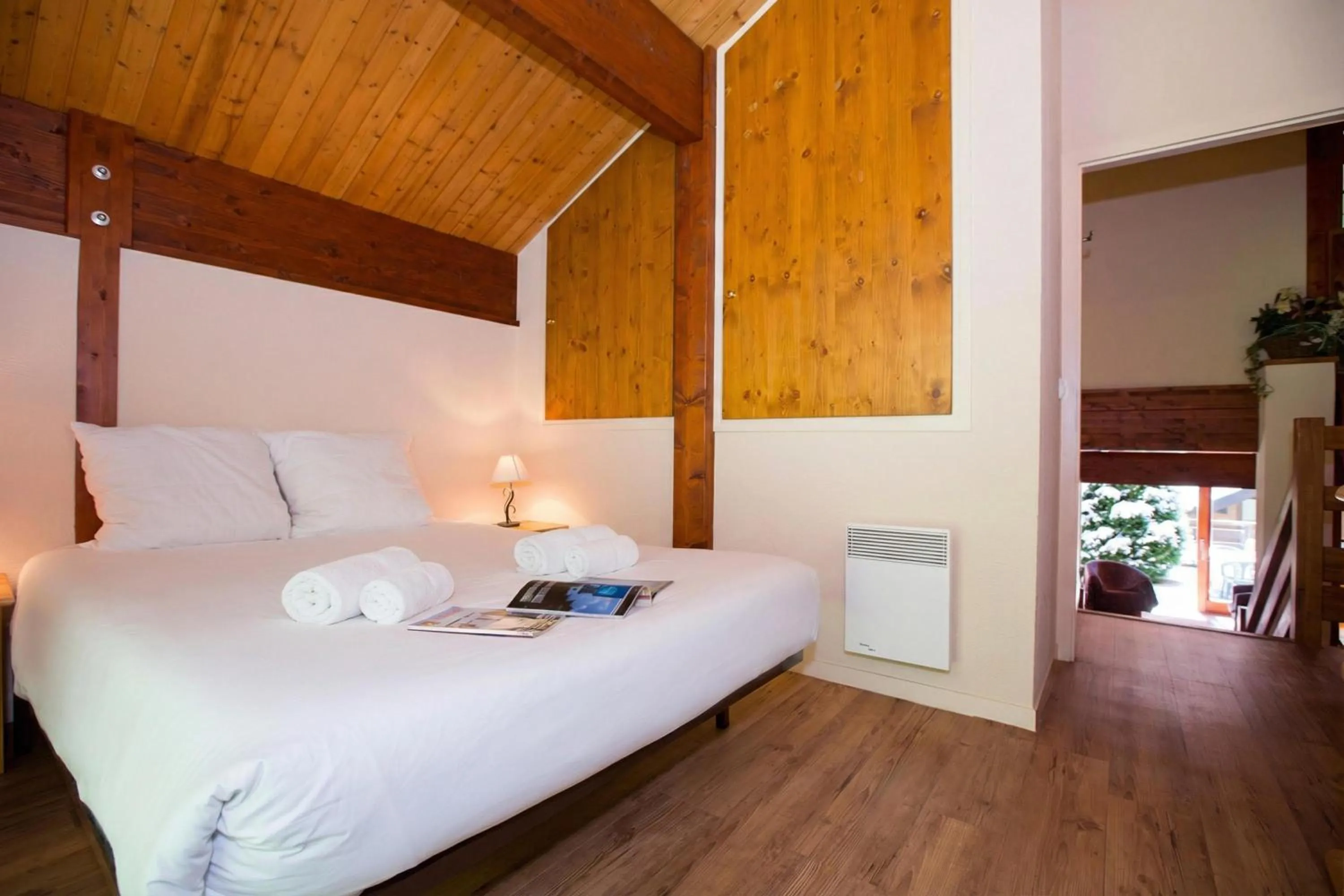 Bedroom, Bed in Chalet Résidence Chantey Mourry 67 - Happy Rentals
