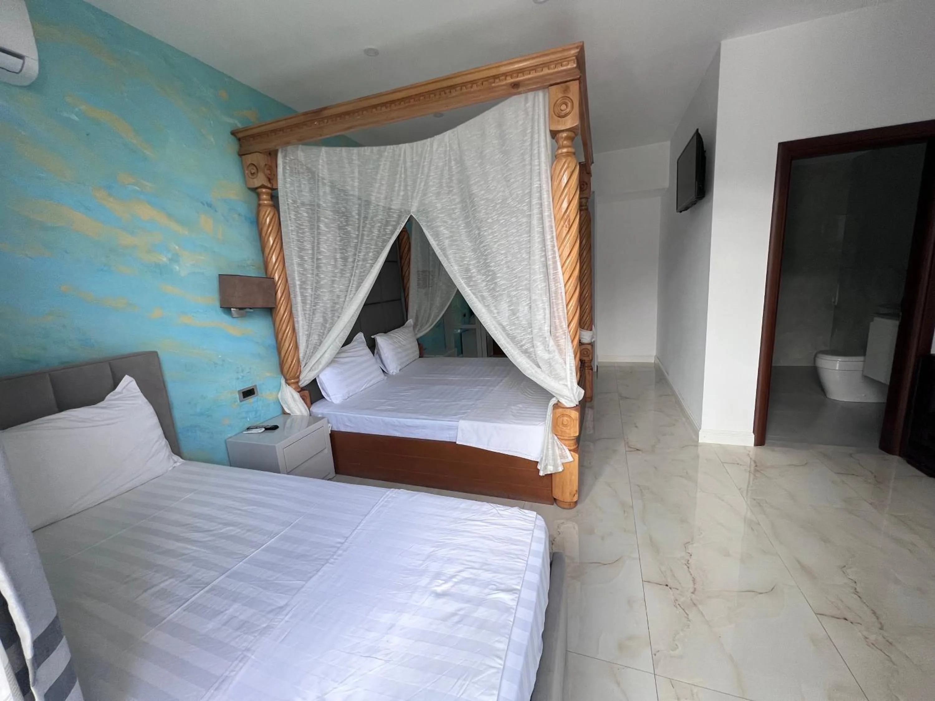 Bed in Hotel Victoria