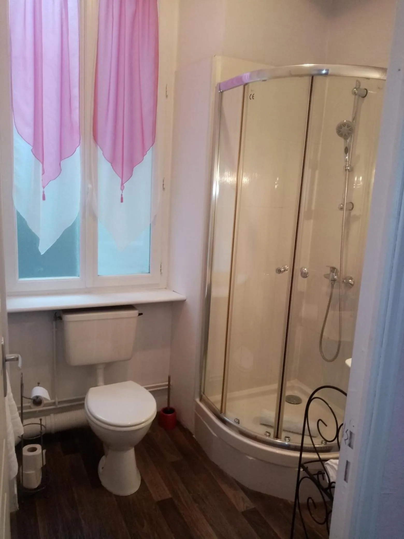 Bathroom in Hôtel Confort 09 ou HC-09