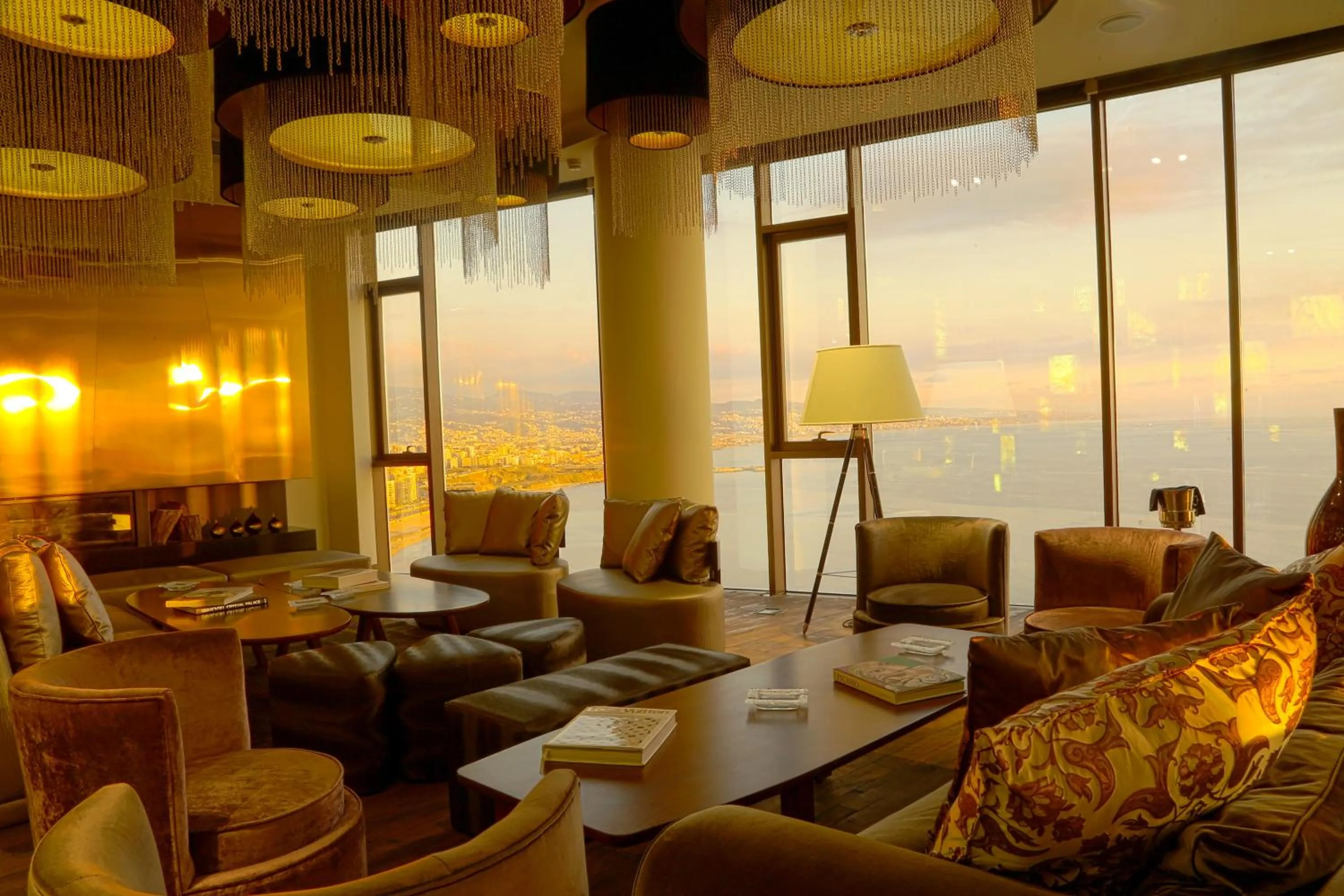 Lounge or bar in Lancaster Plaza Beirut