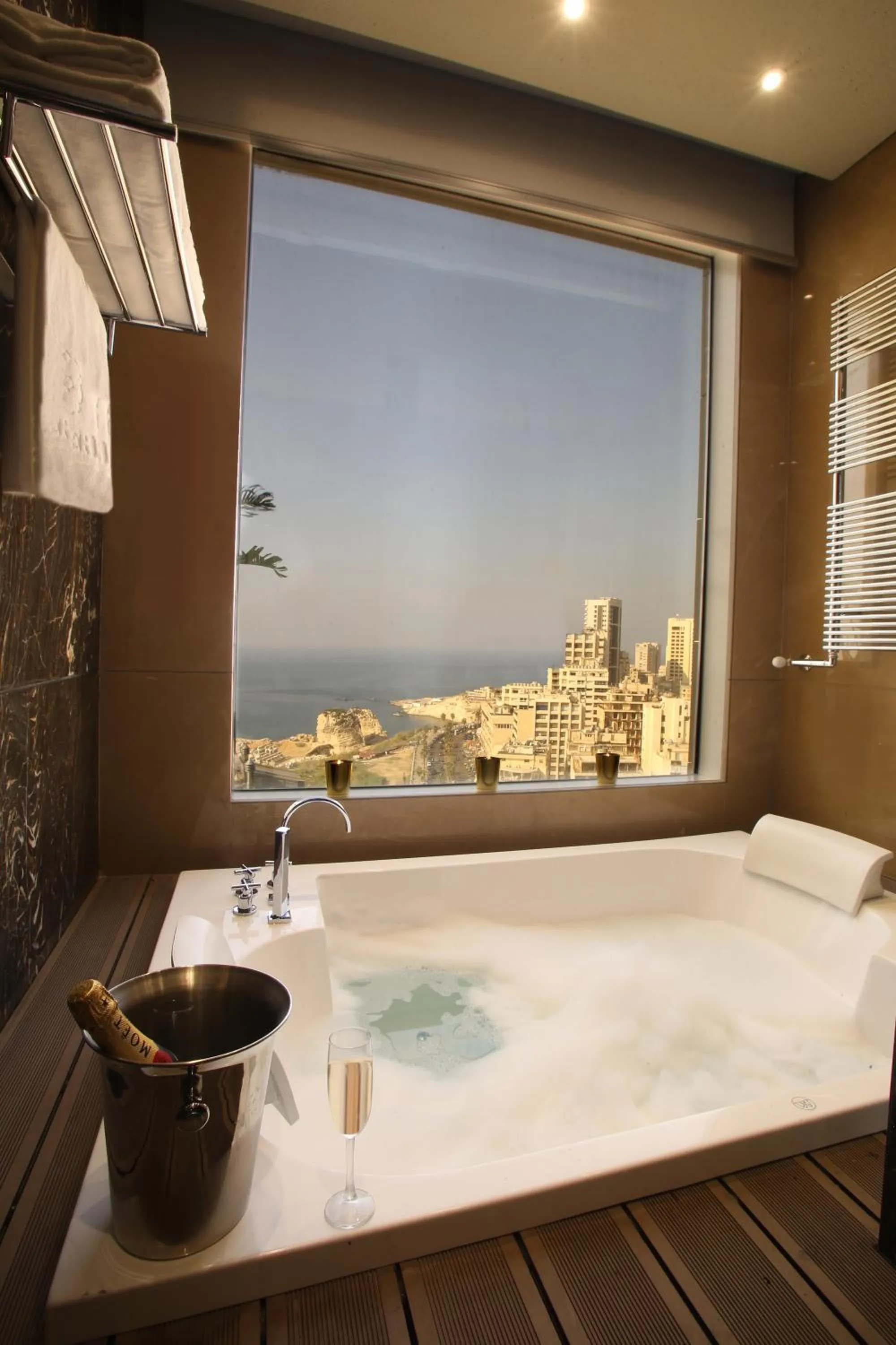 Bathroom in Lancaster Plaza Beirut