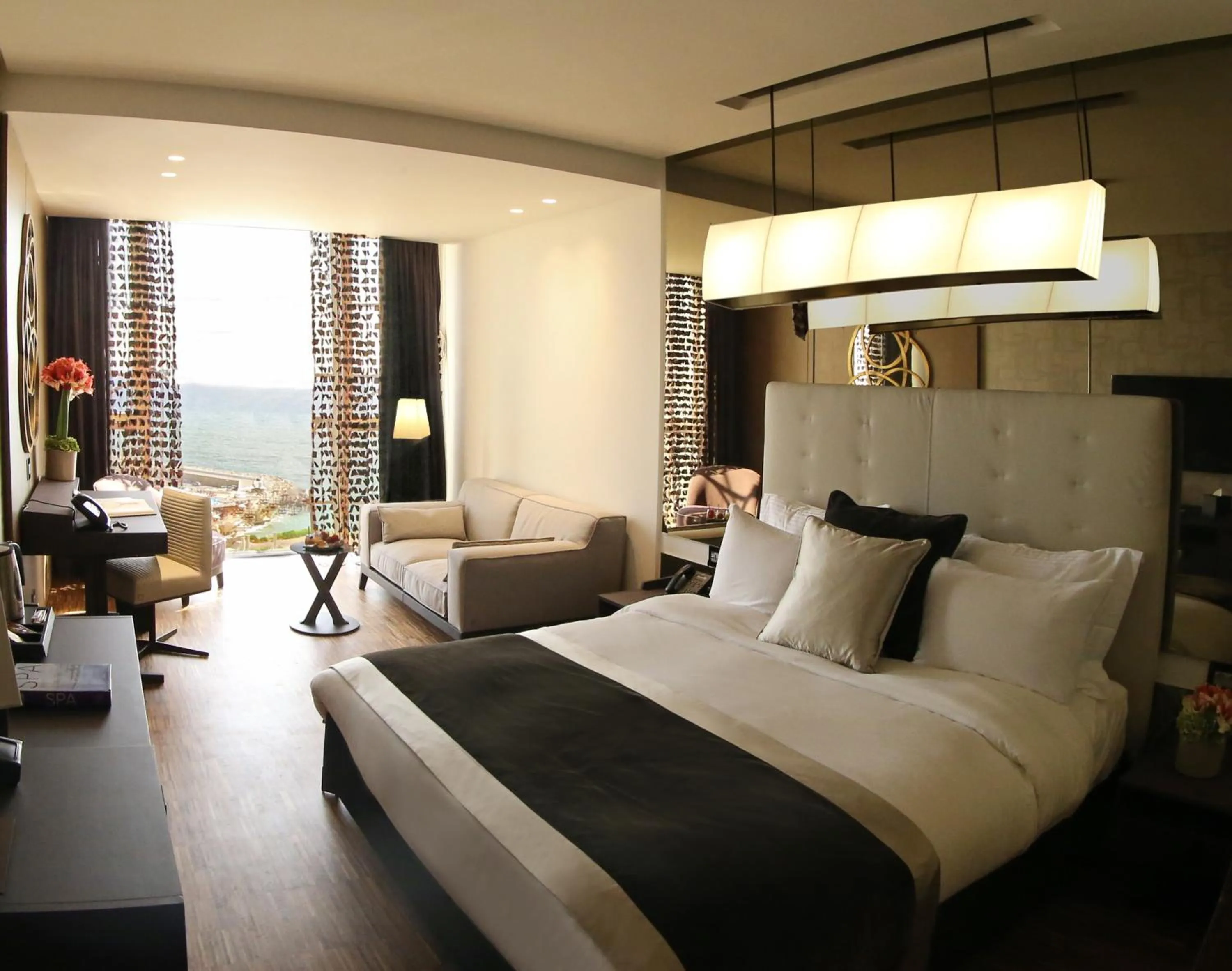 Photo of the whole room, Bed in Lancaster Plaza Beirut