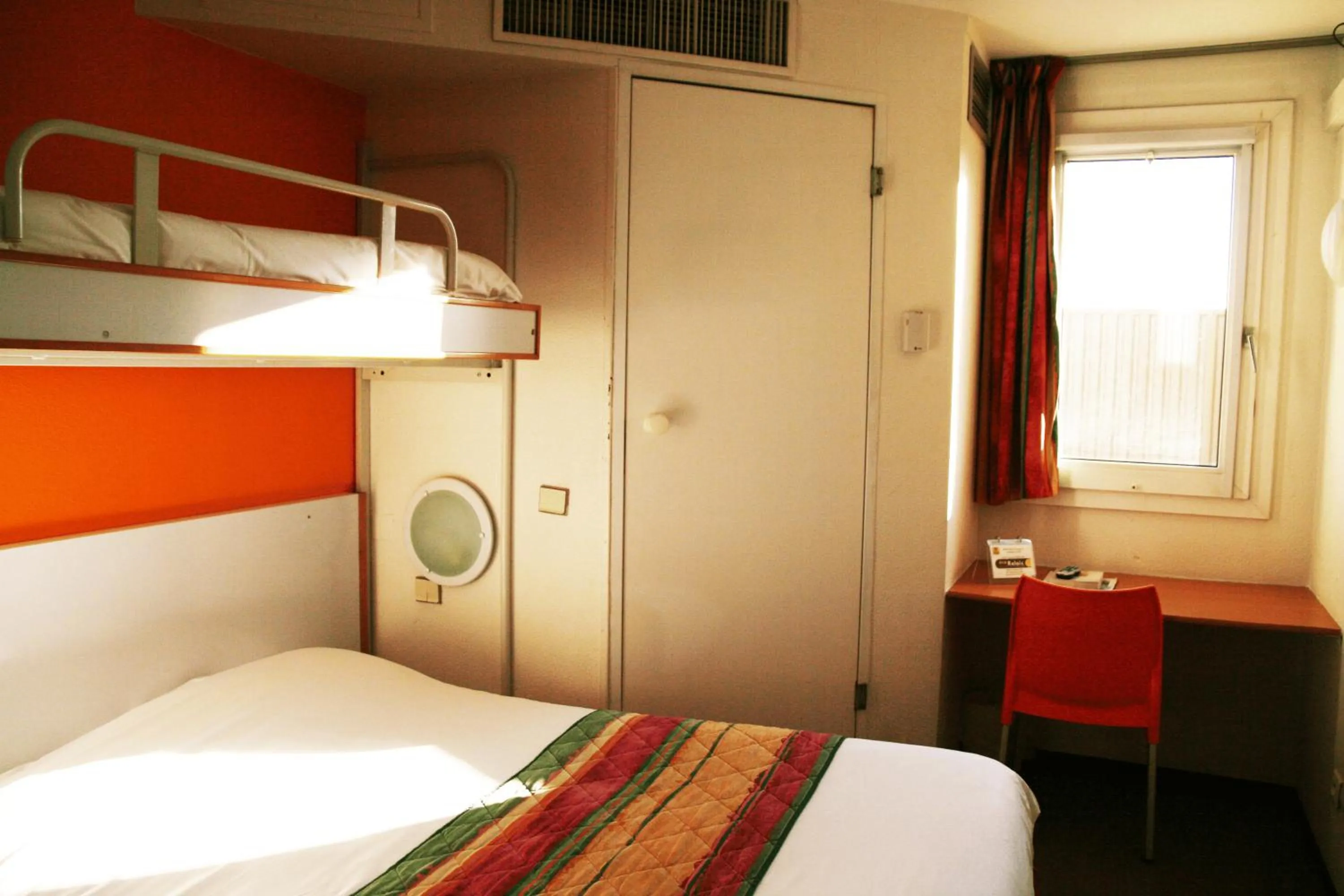 Bed in Hôtel Eco Relais - Pau Nord