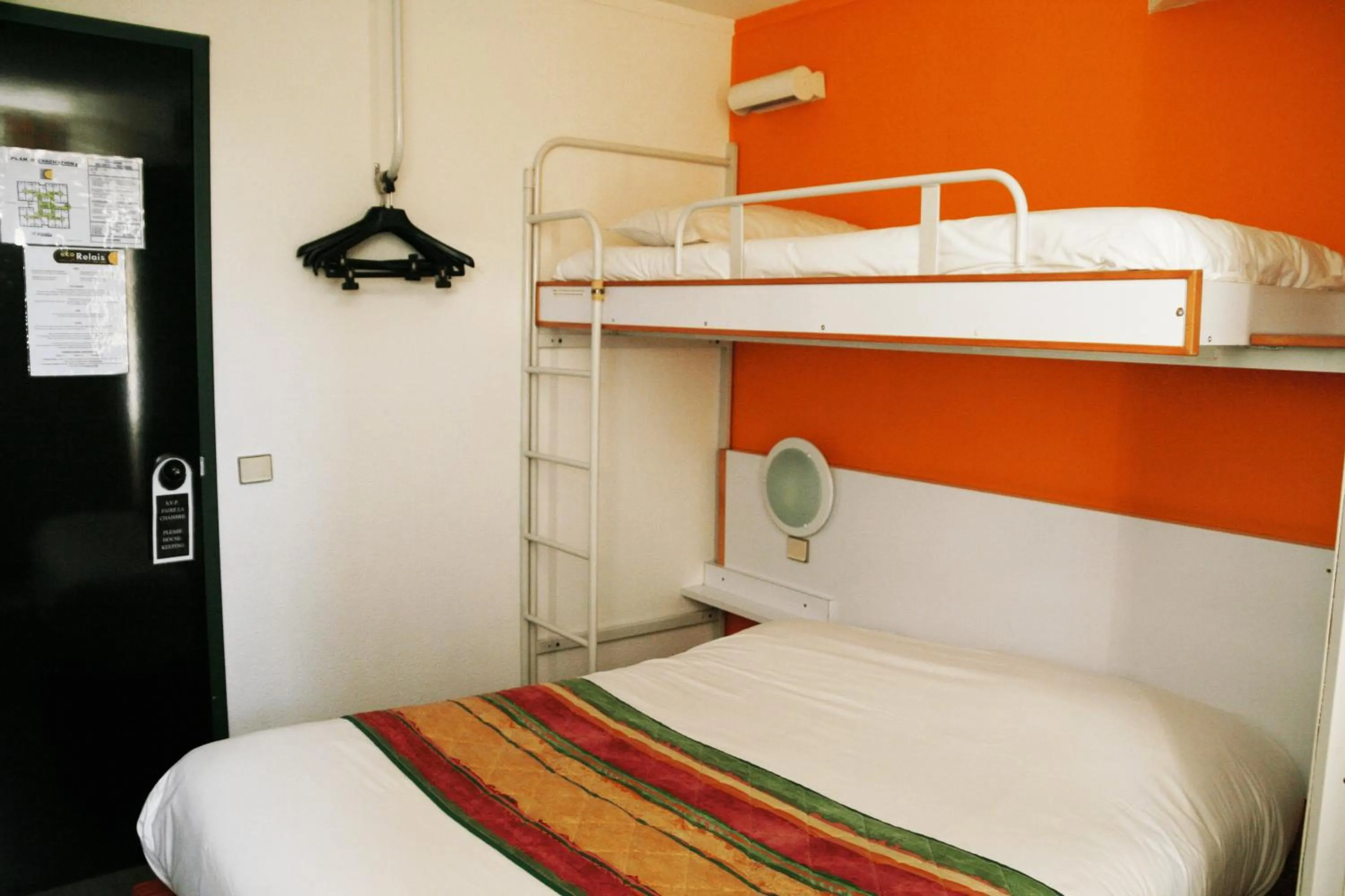 Bed in Hôtel Eco Relais - Pau Nord