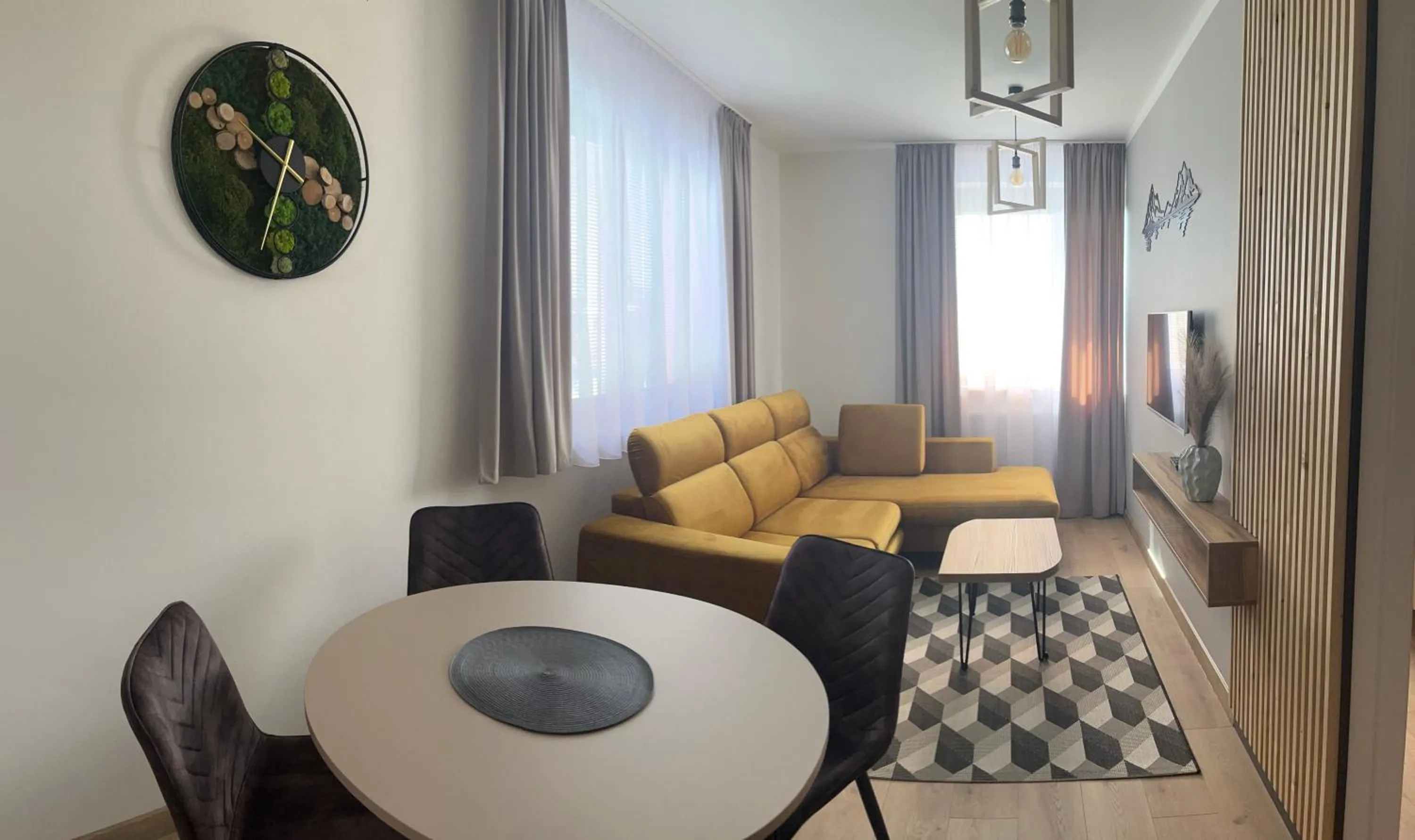 Two-Bedroom Apartment in Apartman Valnela