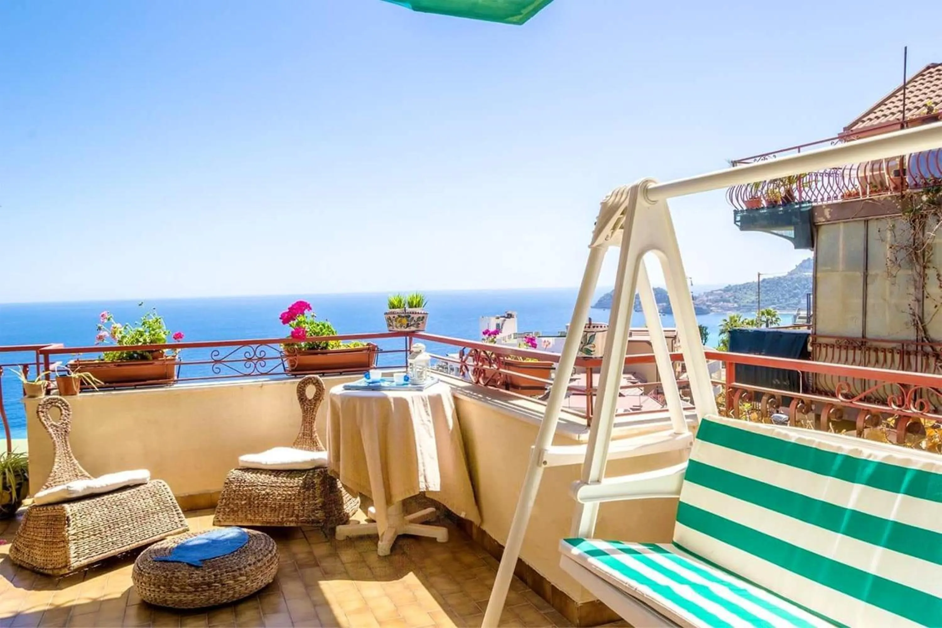 Charming seaside house in Letojanni with terrace