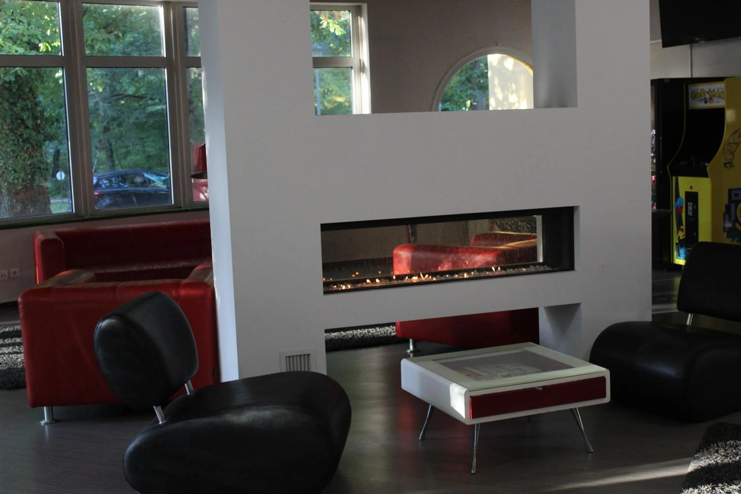 Seating area in Enzo Hôtels Premier Prix - Logis Amnéville