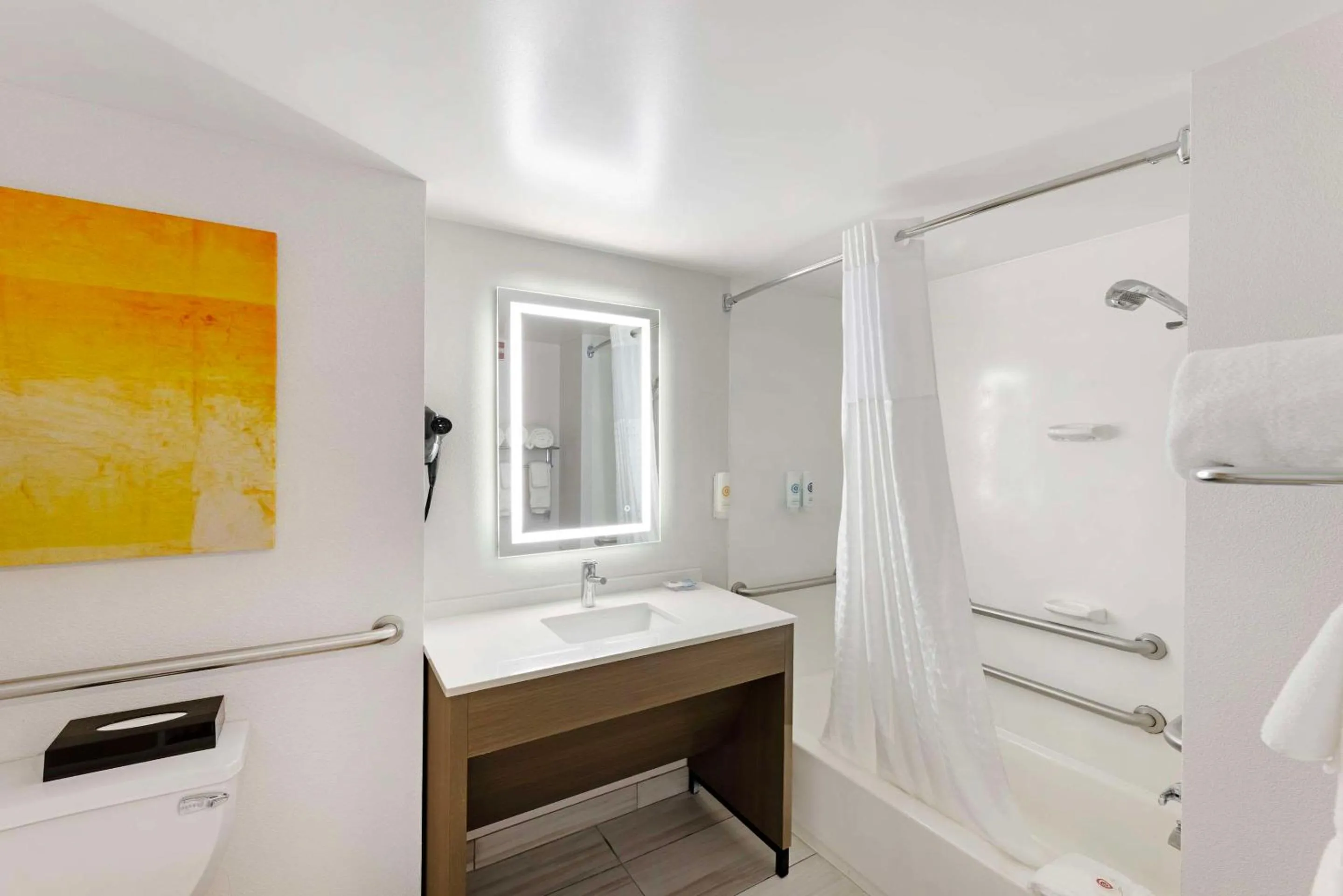 Bedroom, Bed in Wingate by Wyndham - Arlington Heights