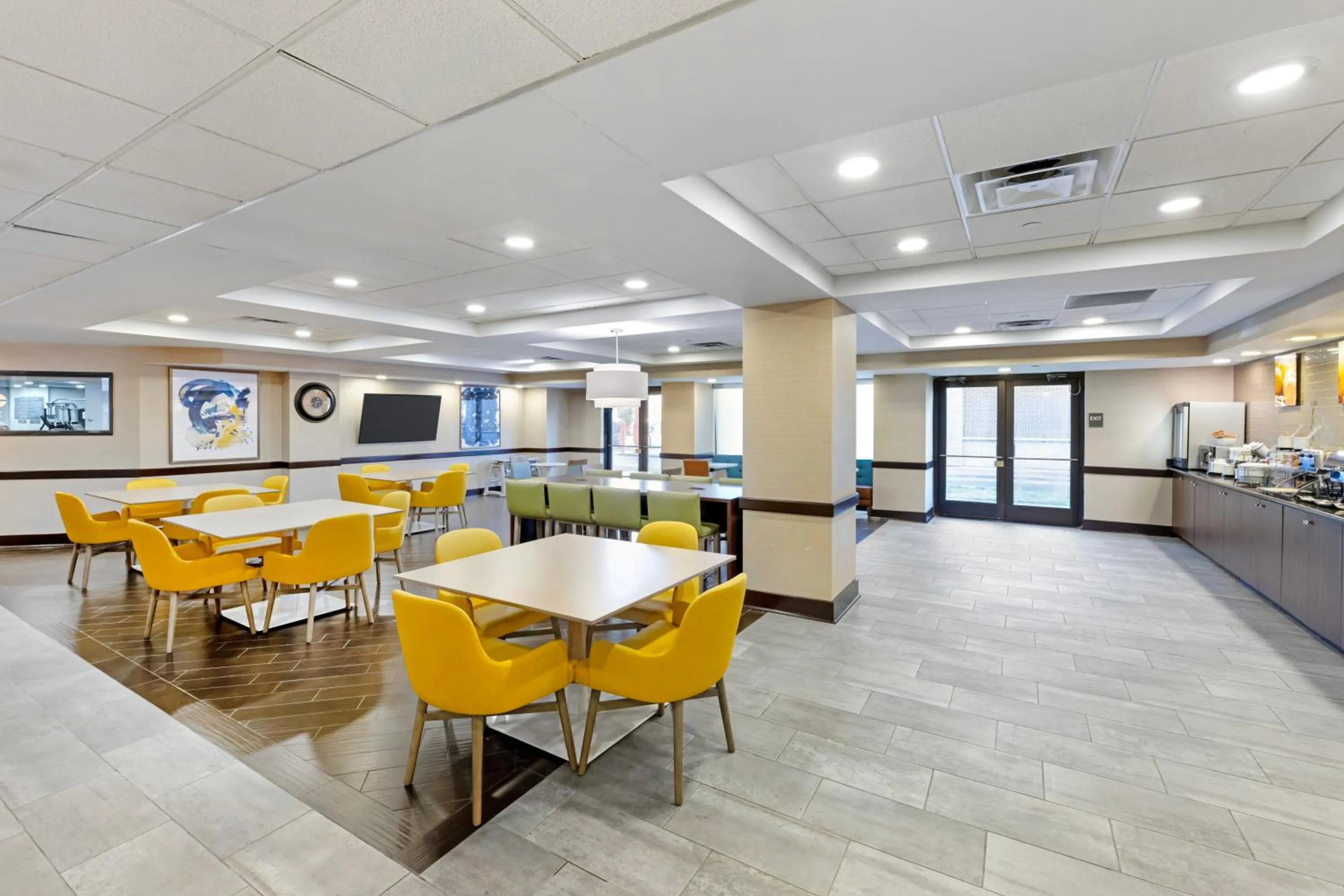 Seating area in Wingate by Wyndham - Arlington Heights