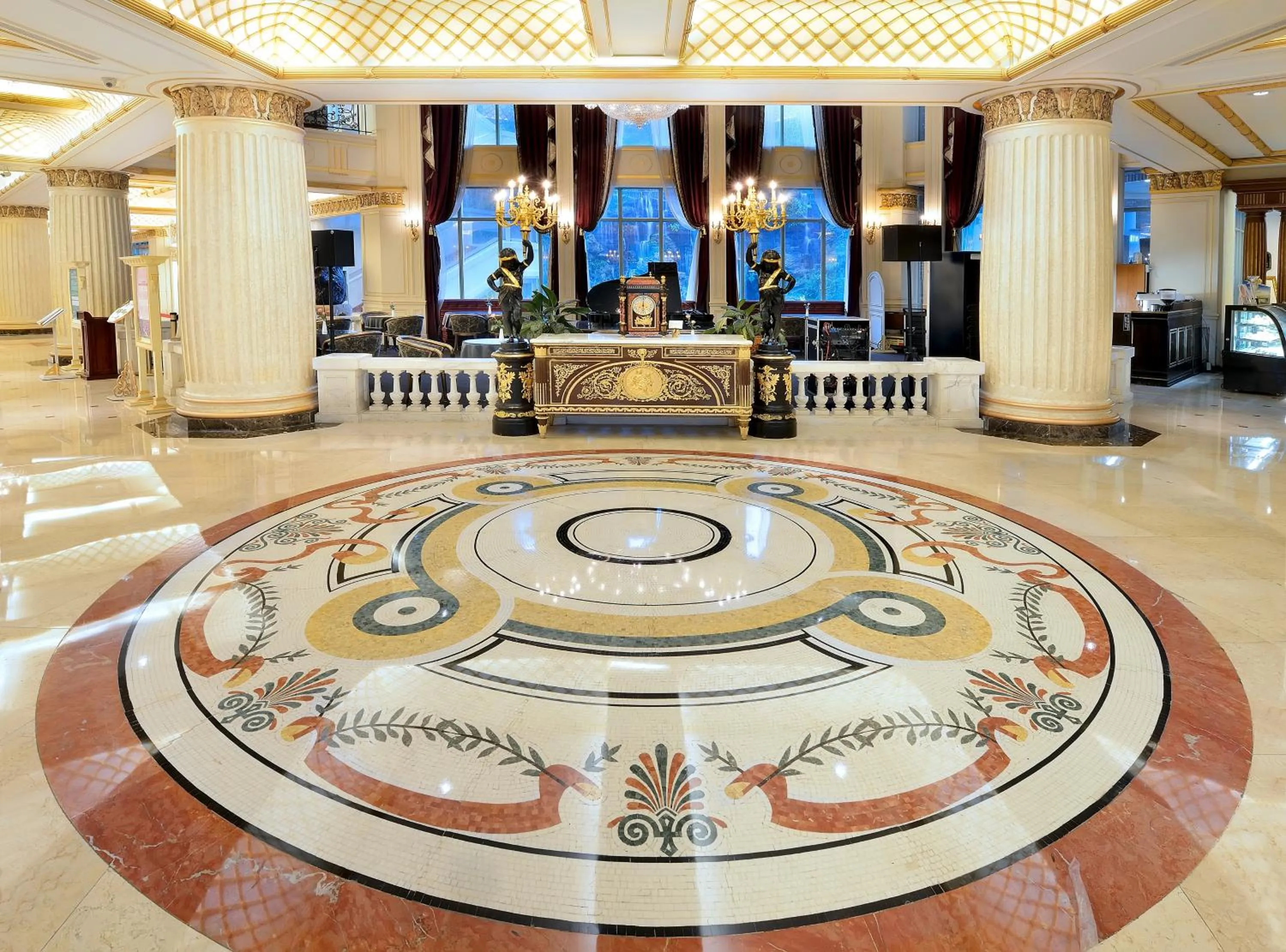 Lobby or reception in Le Midi Hotel Chitou