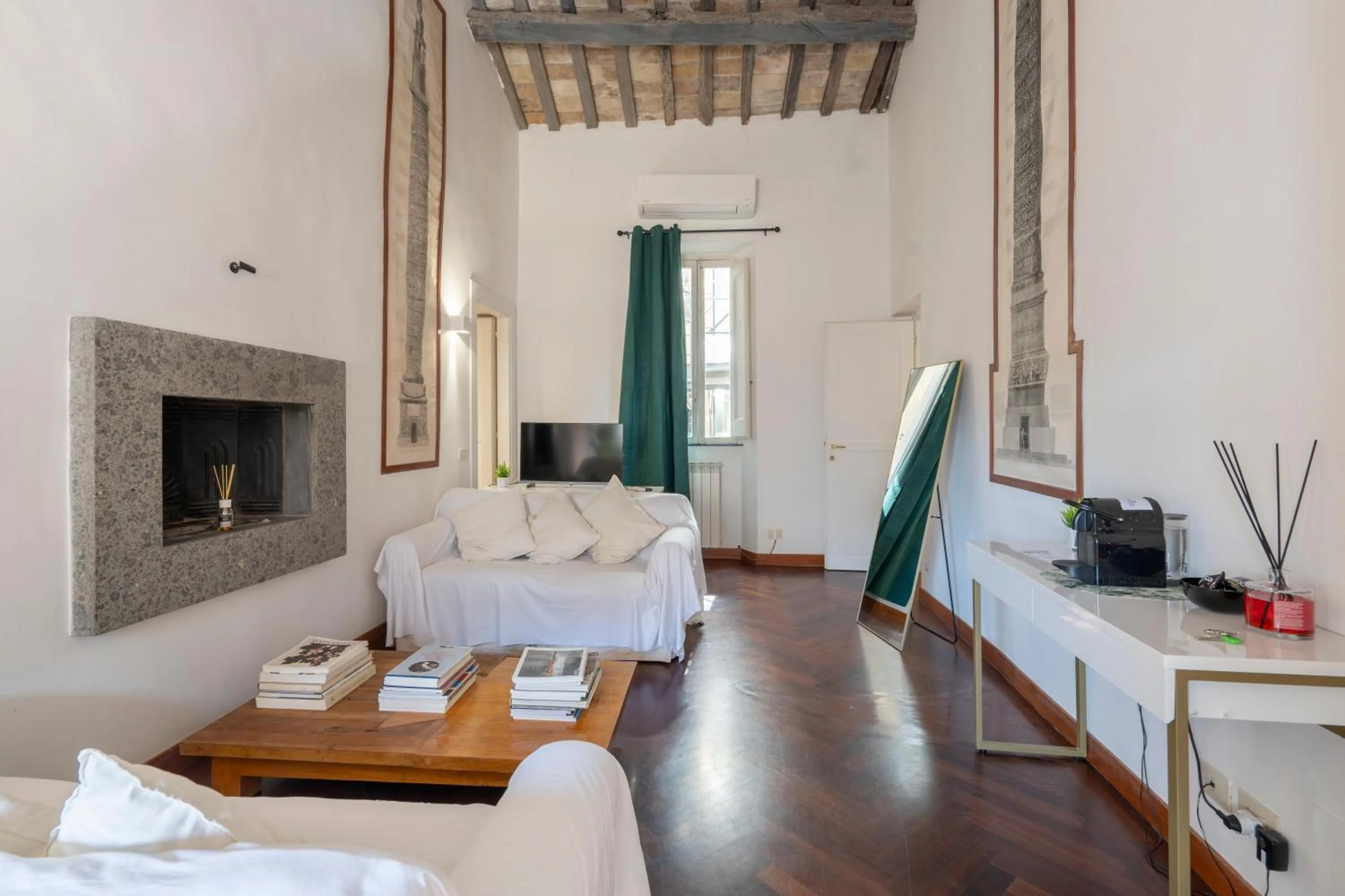 Living room, Bed in Campo de' Fiori 34