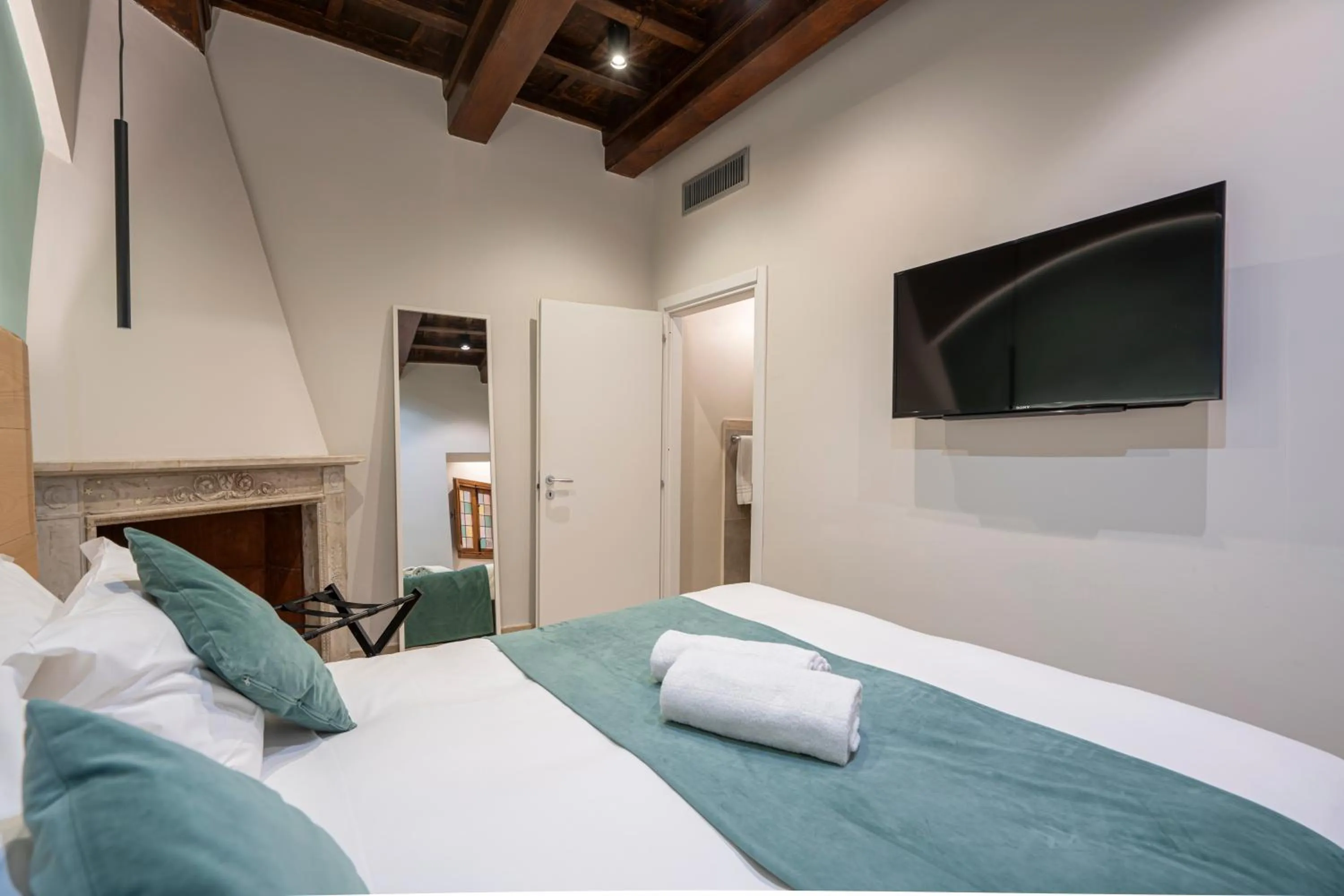 Bedroom, Bed in Campo de' Fiori 34